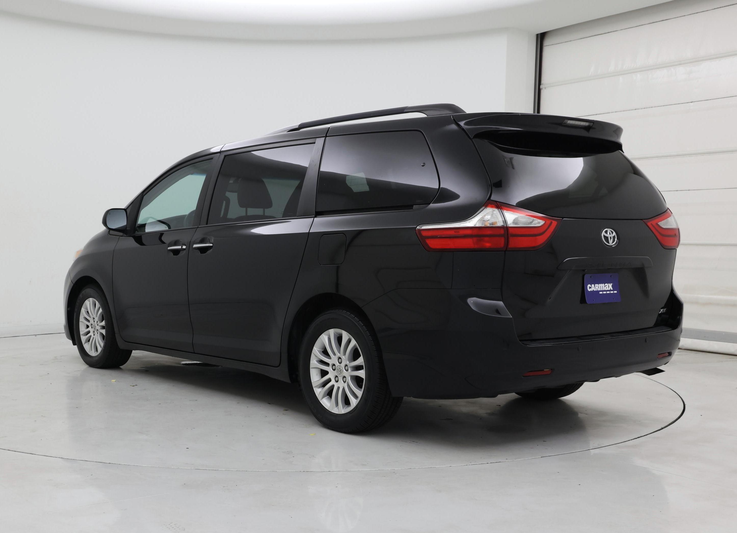 Thumbnail: 2015 Toyota Sienna - 2