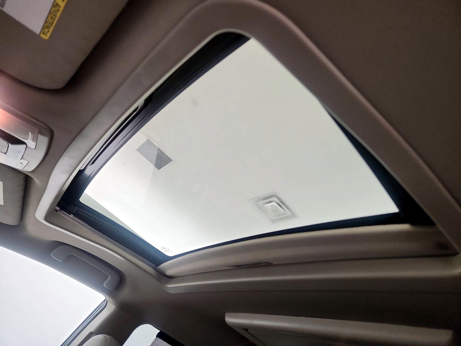 Thumbnail: 2015 Toyota Sienna - 20
