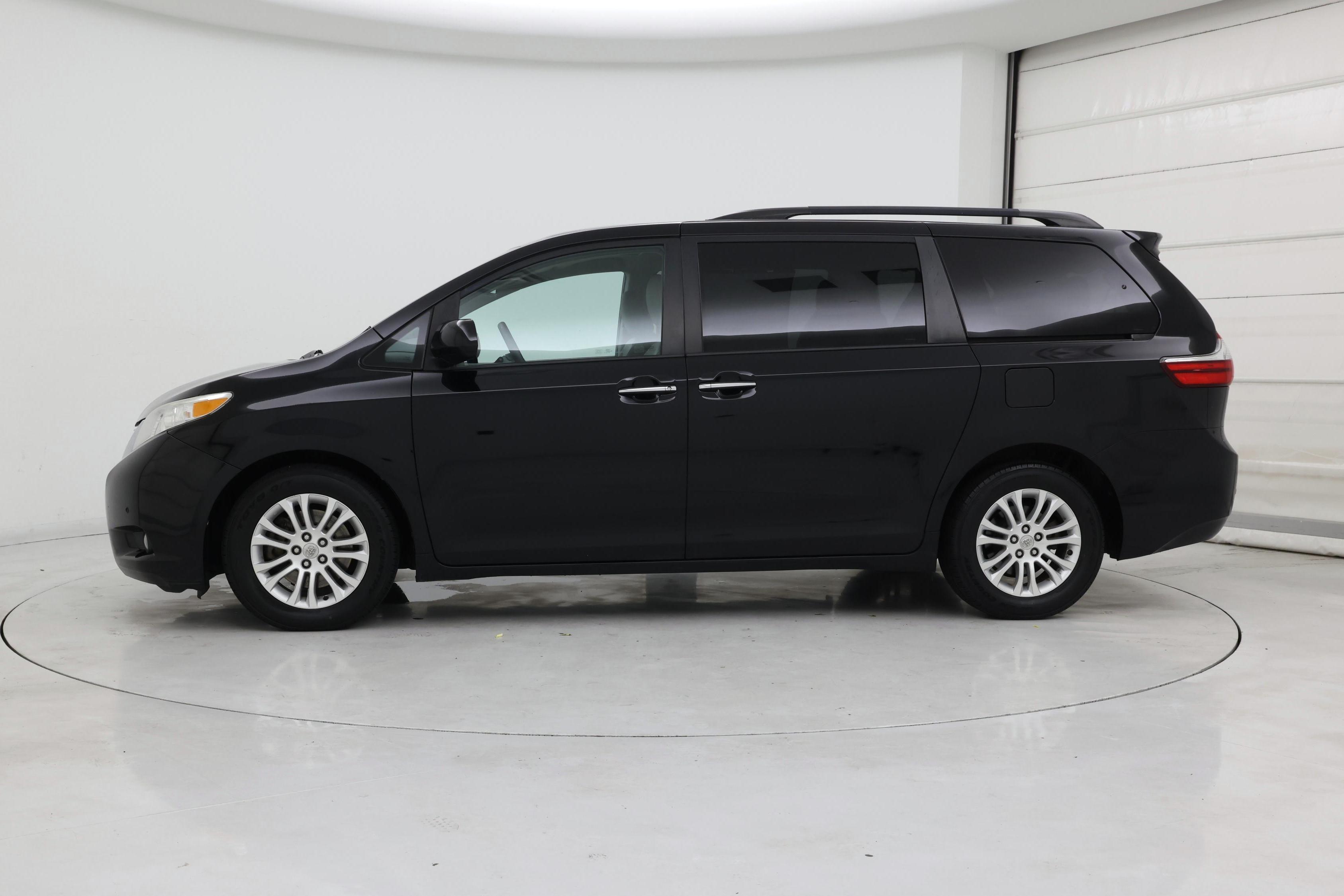 Thumbnail: 2015 Toyota Sienna - 3