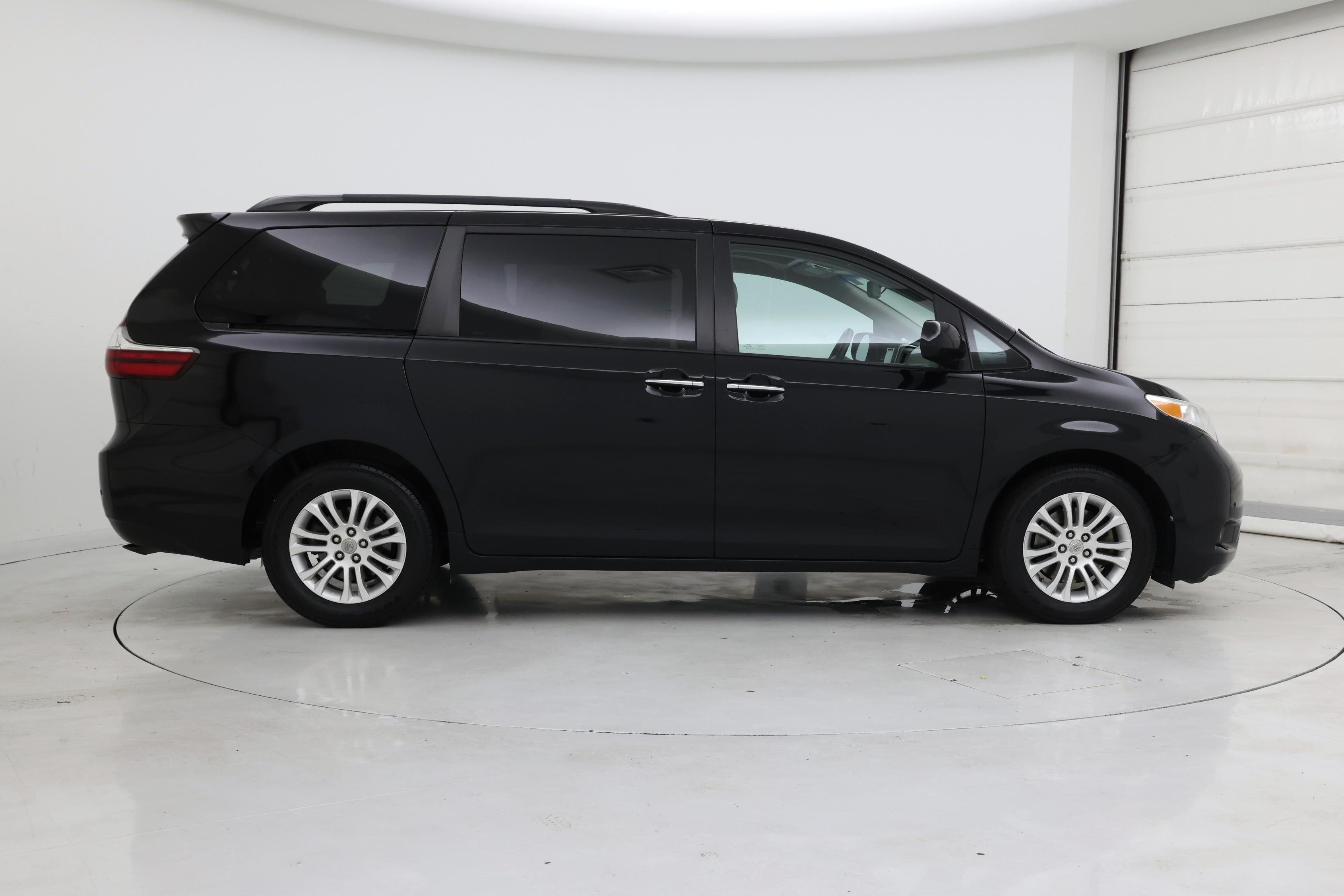 Thumbnail: 2015 Toyota Sienna - 7