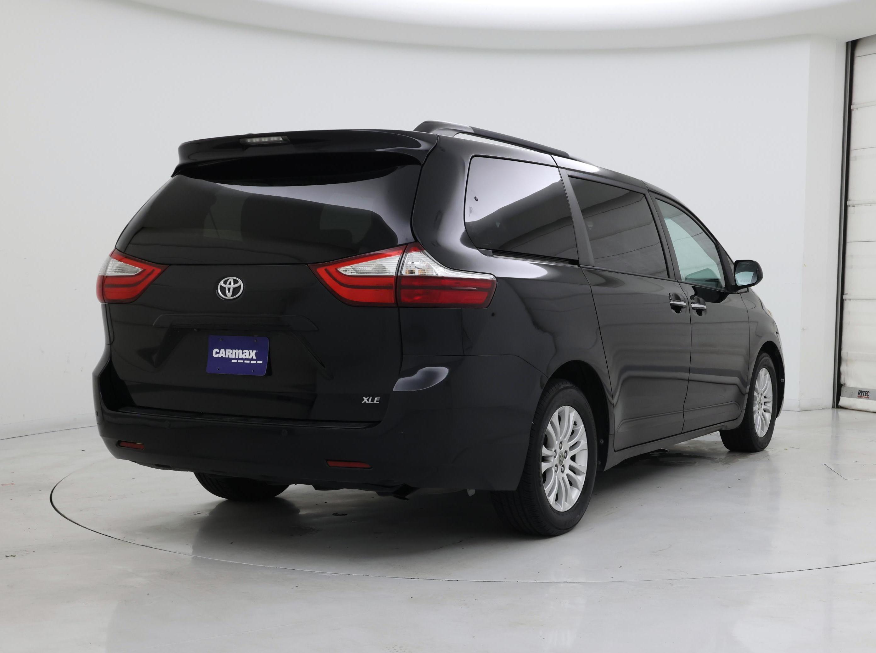 Thumbnail: 2015 Toyota Sienna - 8