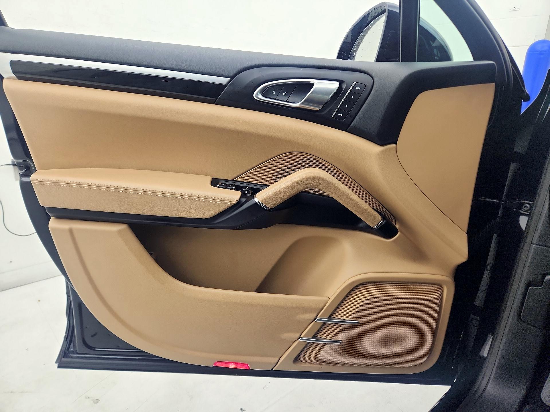 Thumbnail: 2017 Porsche Cayenne - 12