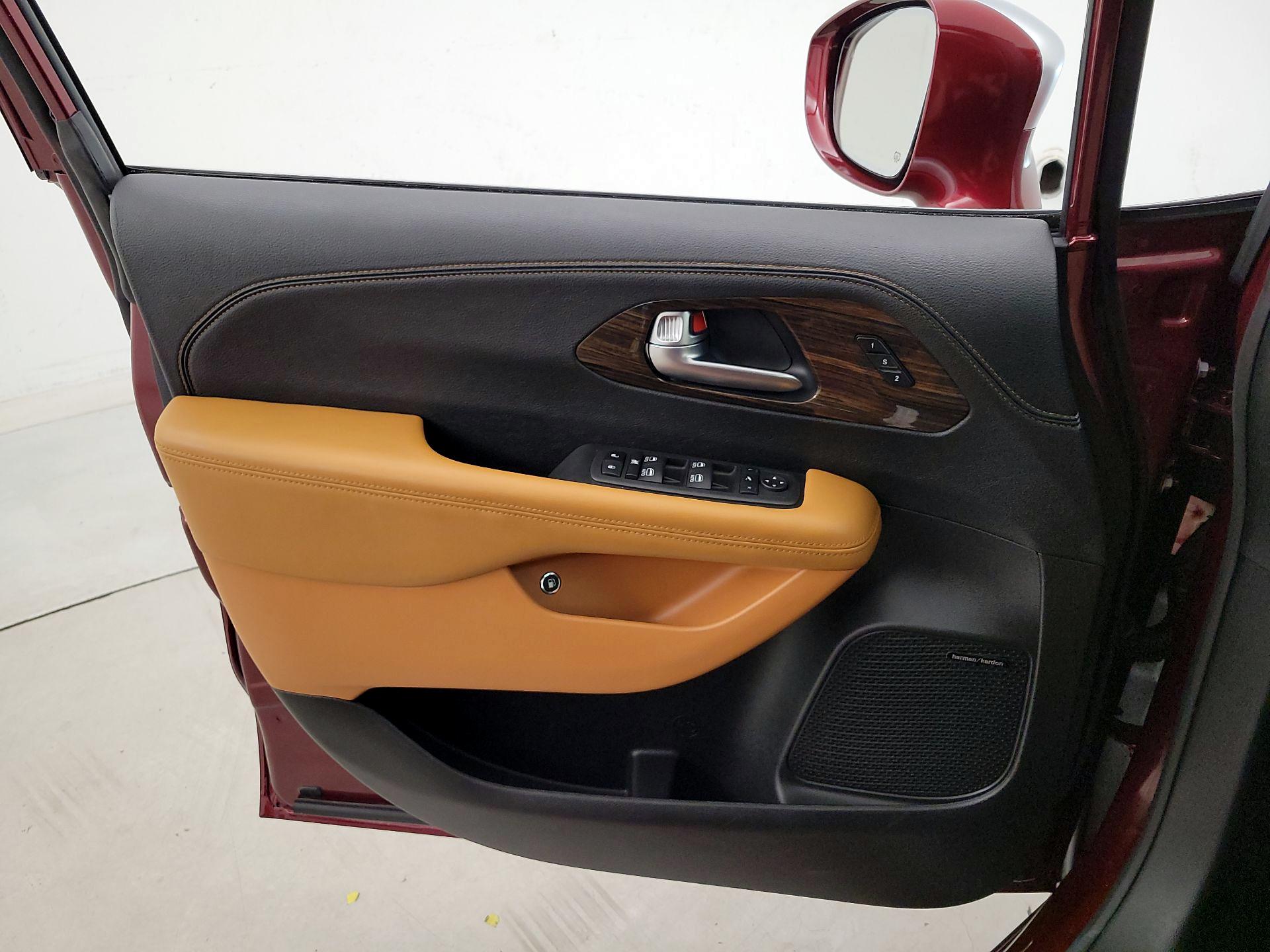 Thumbnail: 2022 Chrysler Pacifica - 12