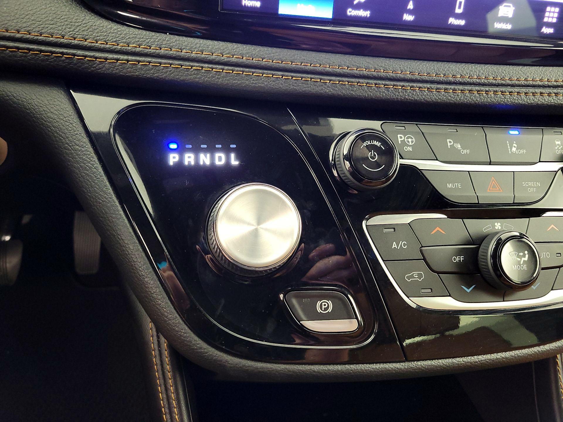 Thumbnail: 2022 Chrysler Pacifica - 17