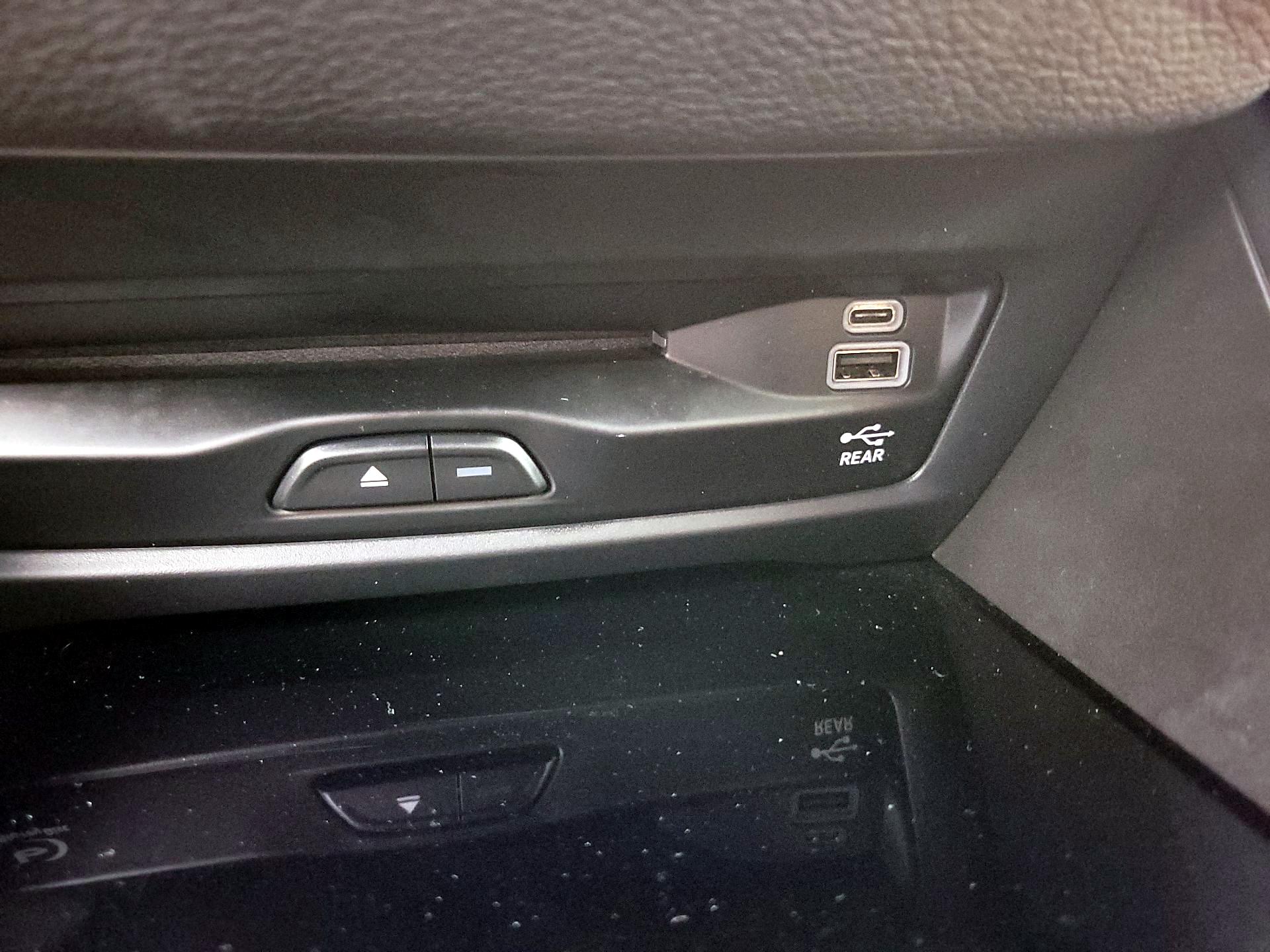 Thumbnail: 2022 Chrysler Pacifica - 18