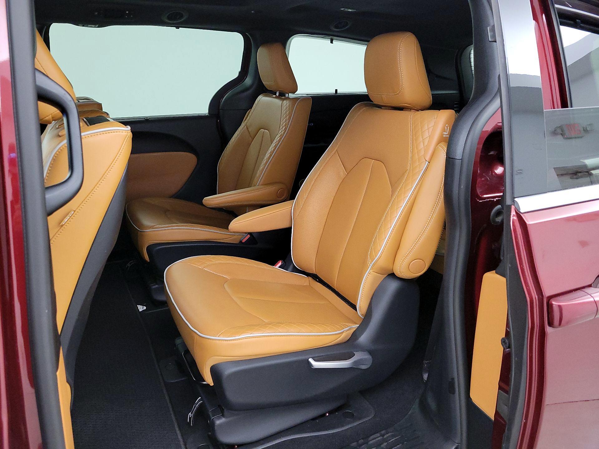 Thumbnail: 2022 Chrysler Pacifica - 20