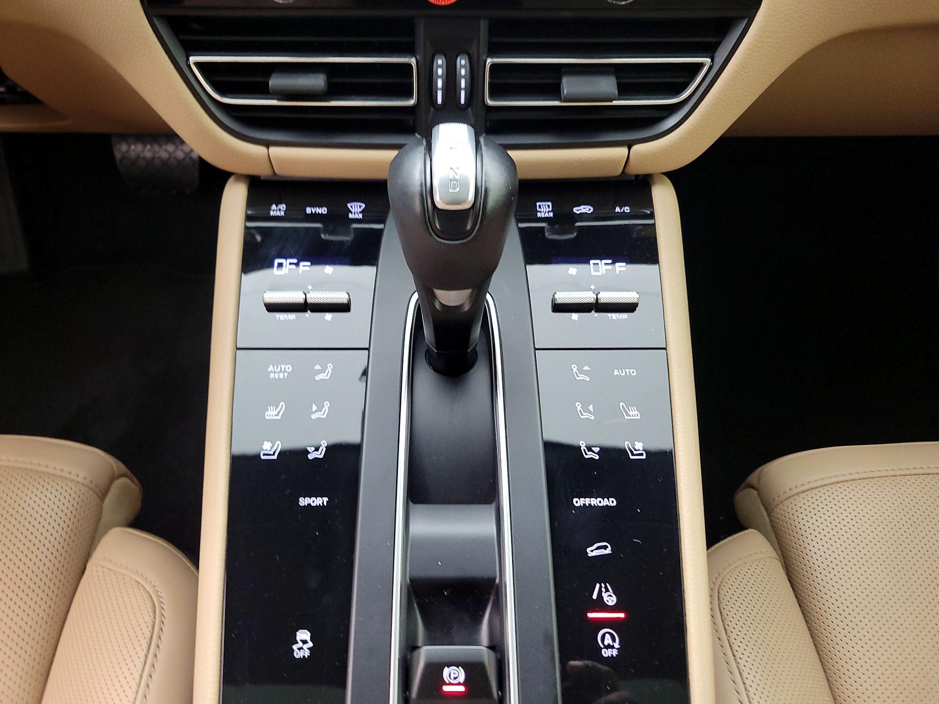 Thumbnail: 2023 Porsche Macan - 18