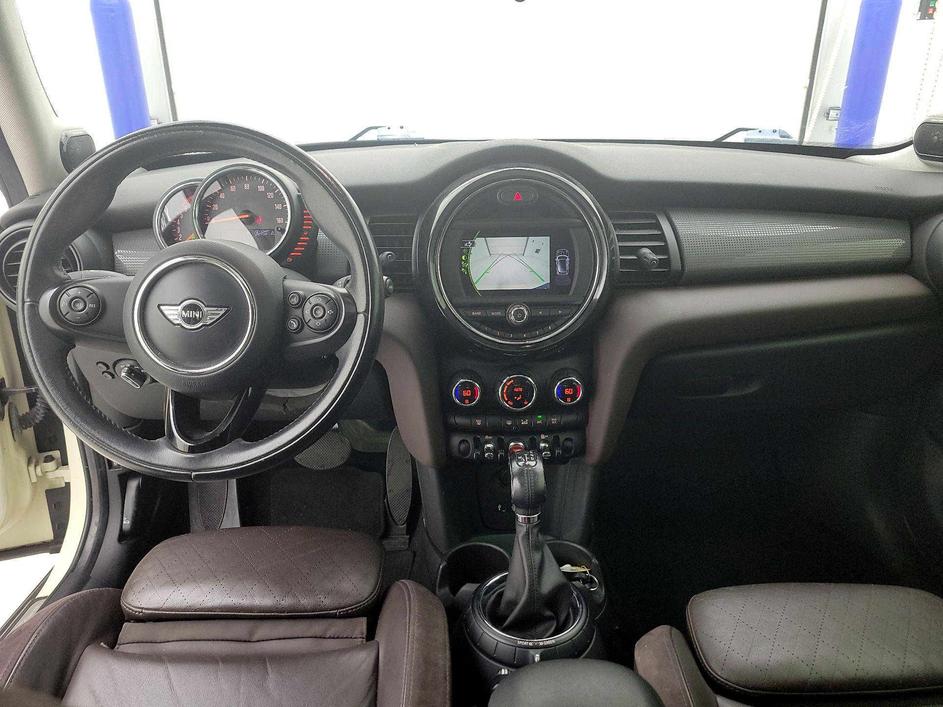 Thumbnail: 2015 MINI Cooper Hardtop - 9