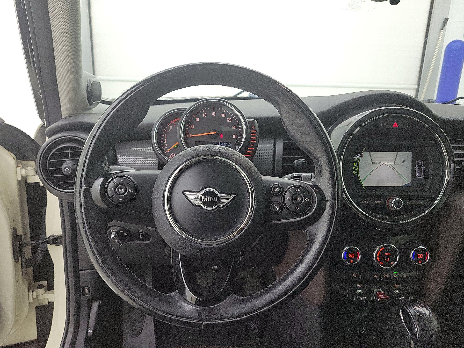 Thumbnail: 2015 MINI Cooper Hardtop - 10