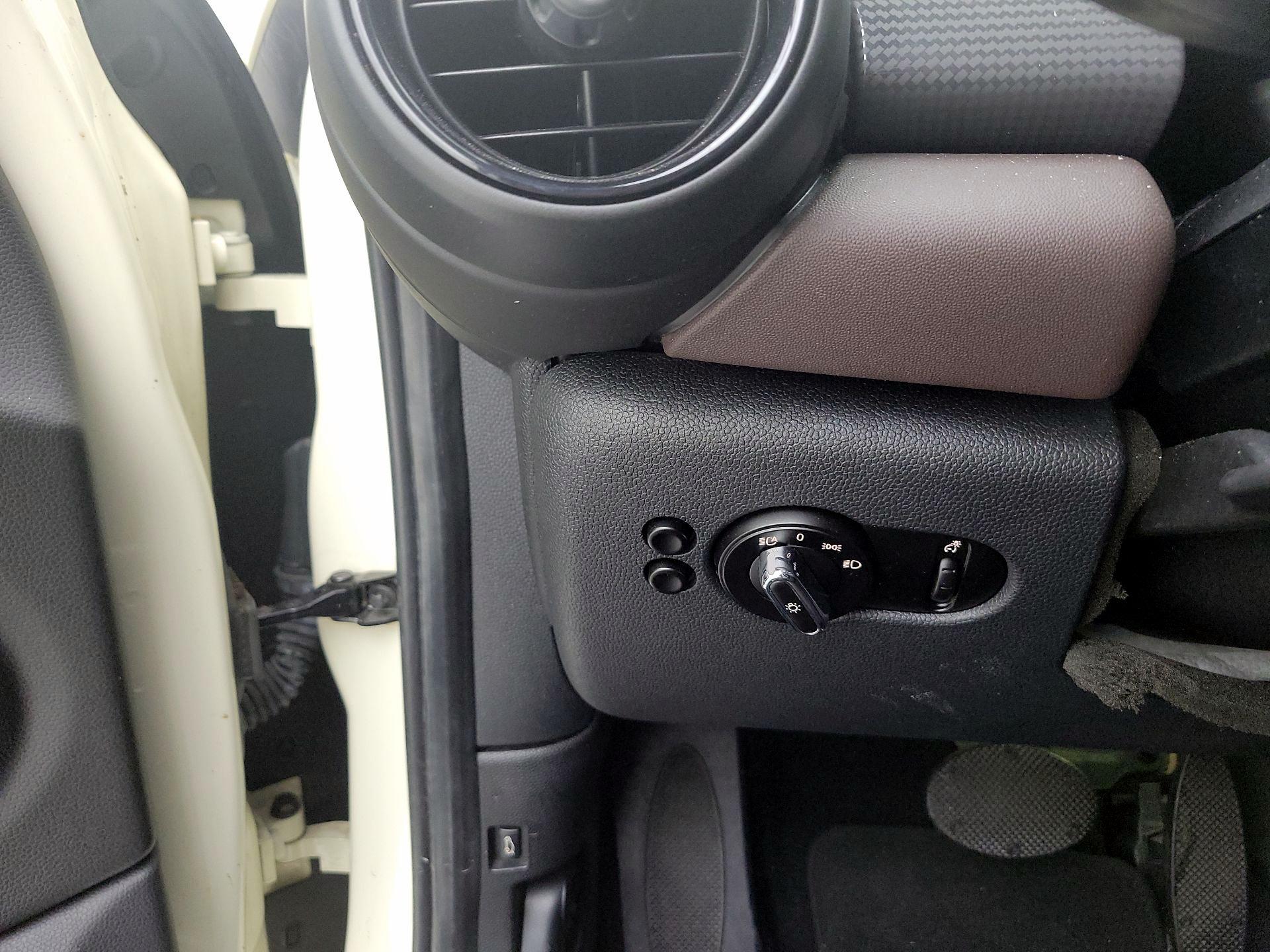 Thumbnail: 2015 MINI Cooper Hardtop - 13