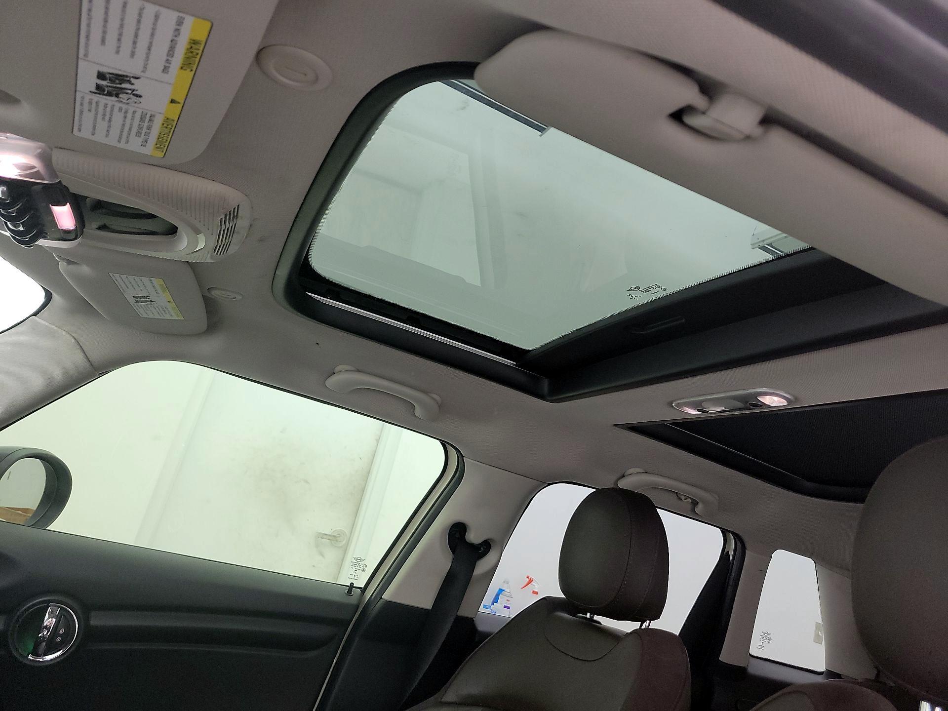 Thumbnail: 2015 MINI Cooper Hardtop - 19