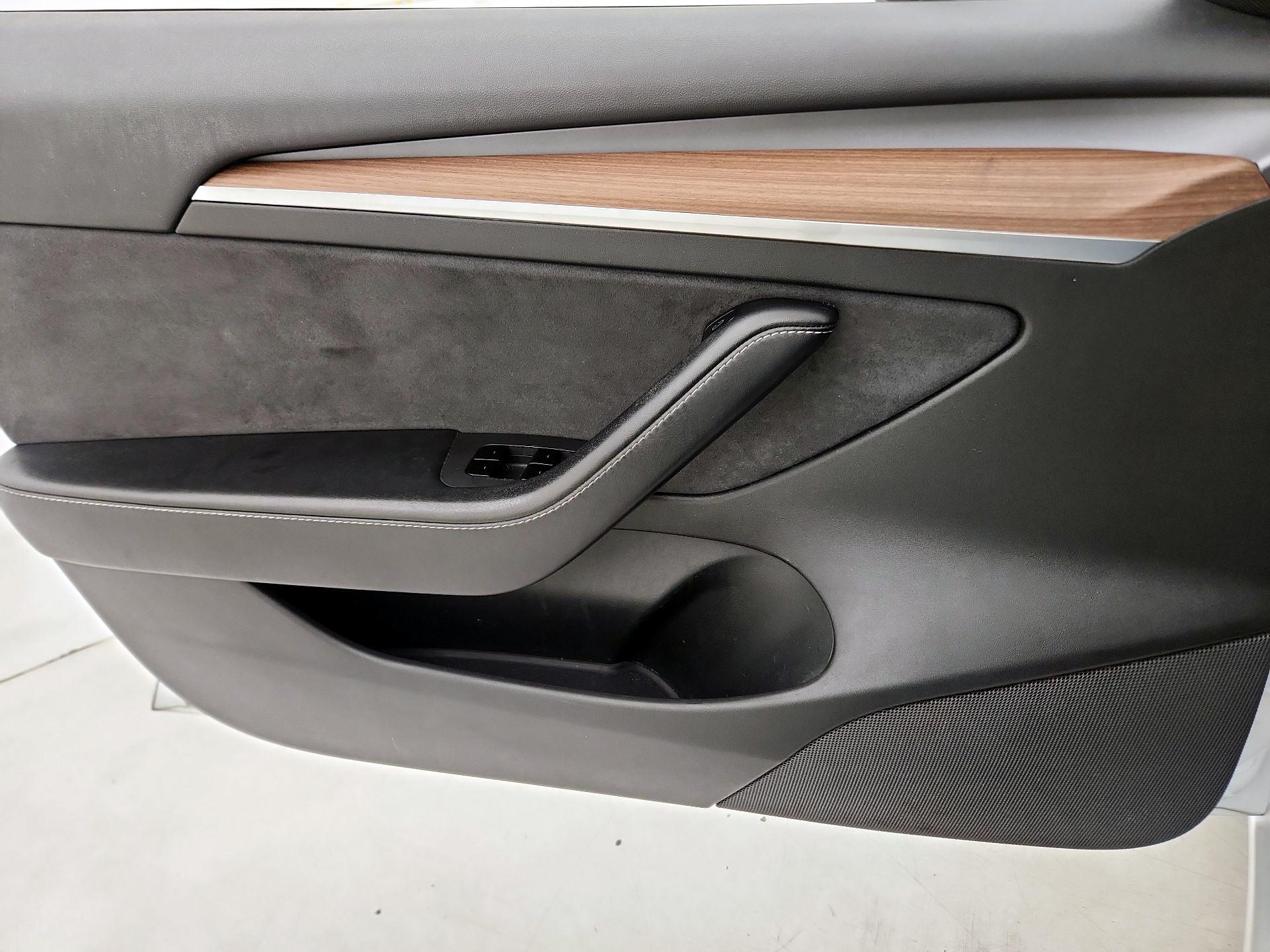 Thumbnail: 2021 Tesla Model 3 - 12