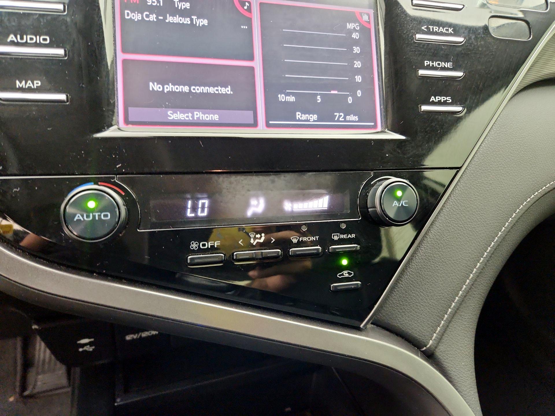 Thumbnail: 2019 Toyota Camry - 16