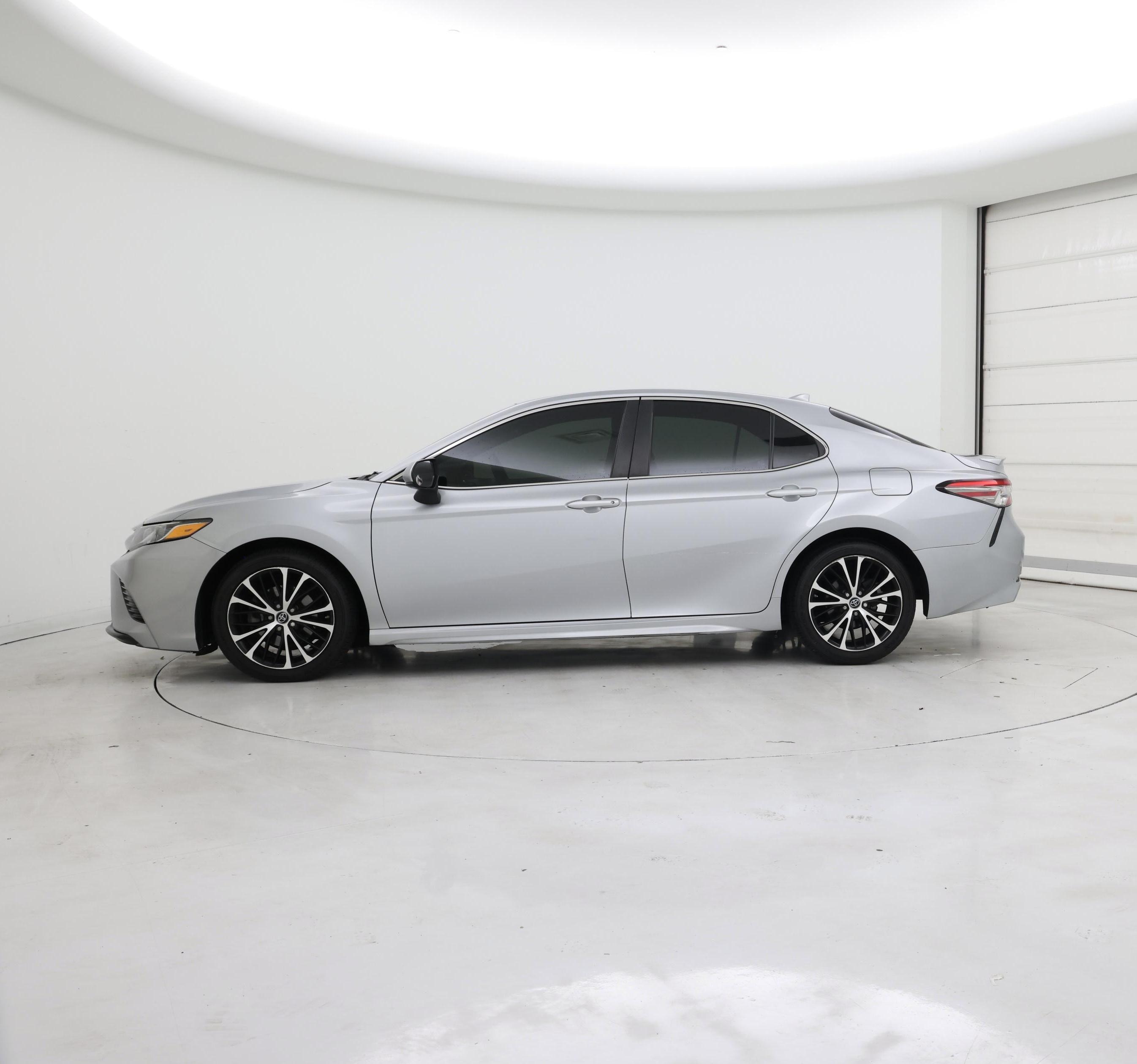 Thumbnail: 2019 Toyota Camry - 3