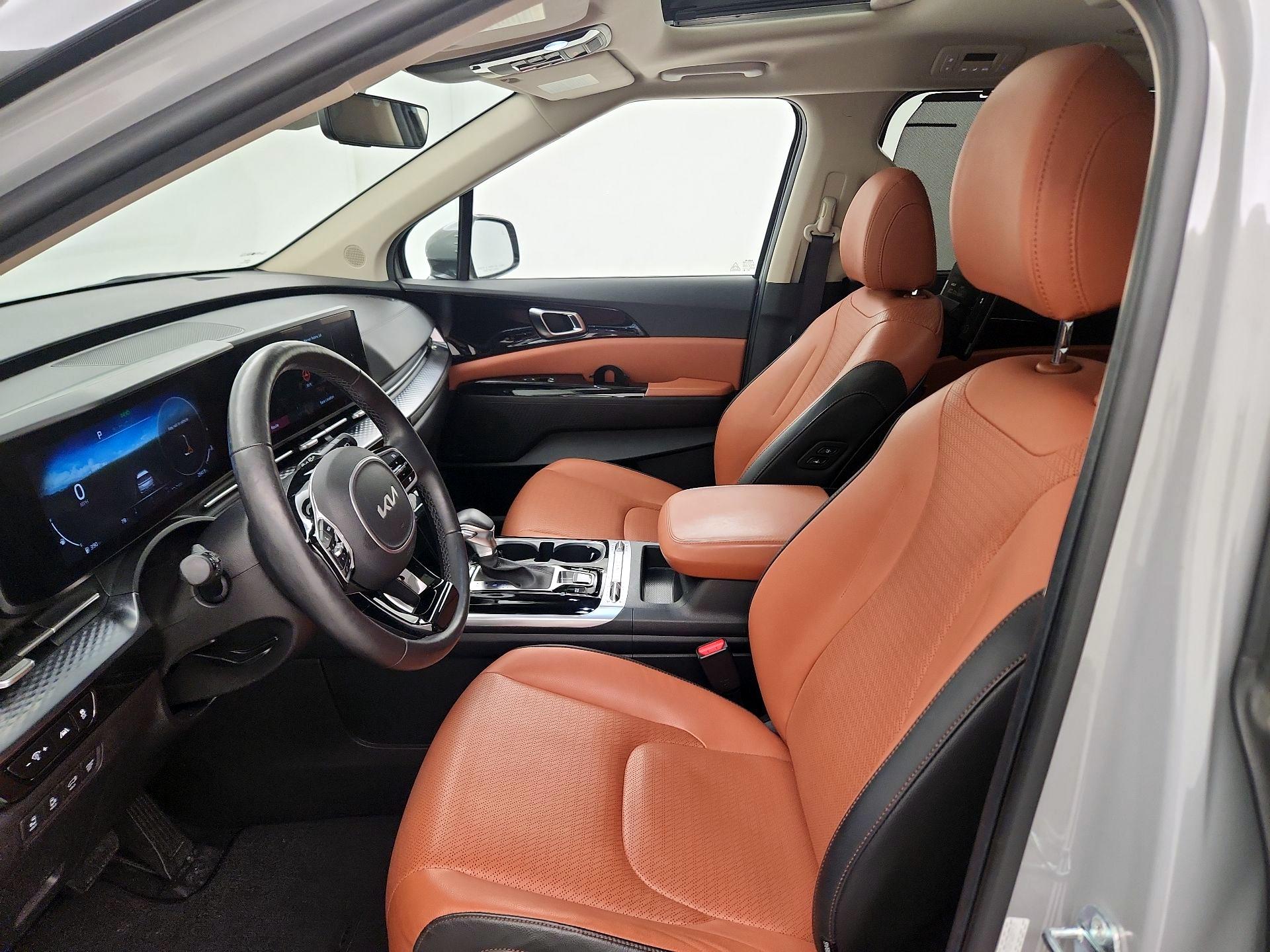 Thumbnail: 2023 Kia Carnival - 11