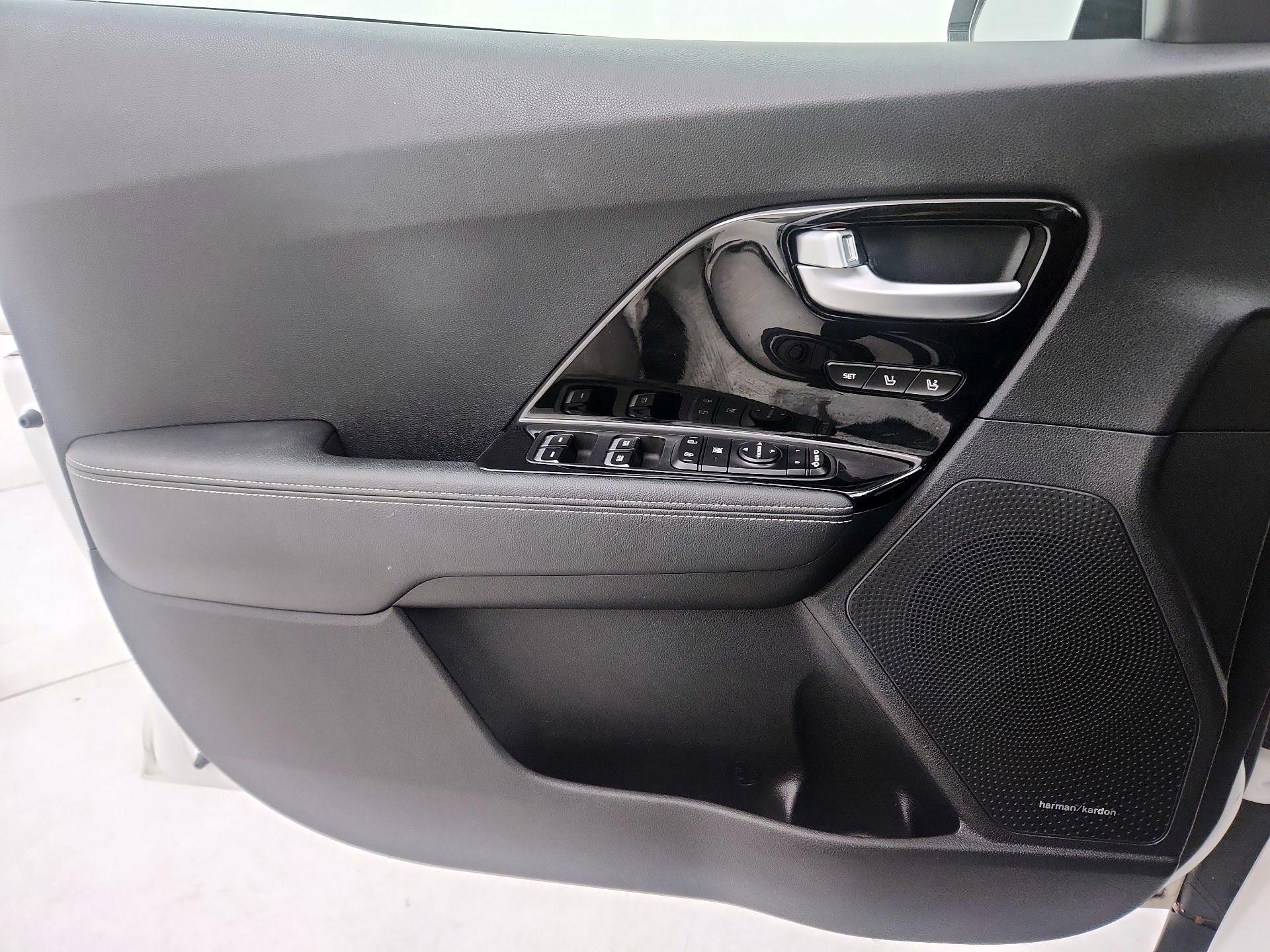 Thumbnail: 2018 Kia Niro - 12