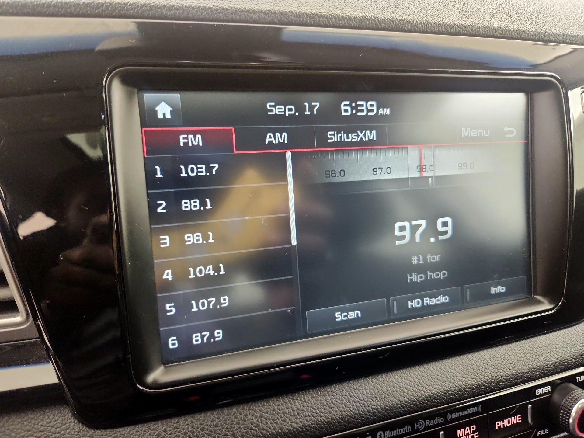 Thumbnail: 2018 Kia Niro - 16