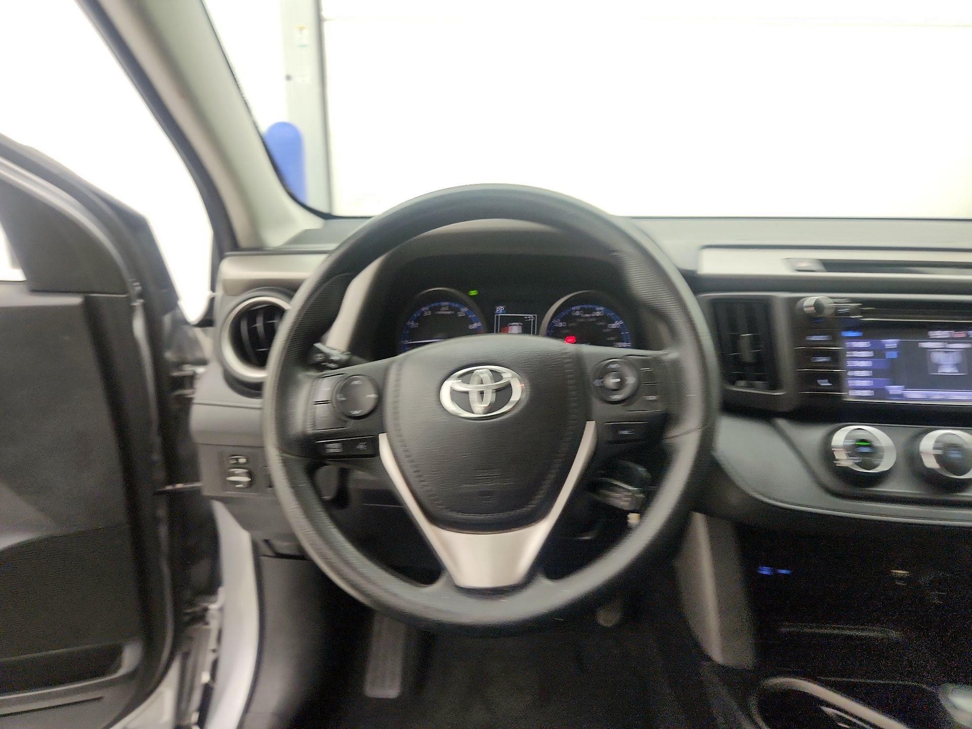 Thumbnail: 2018 Toyota RAV4 - 10