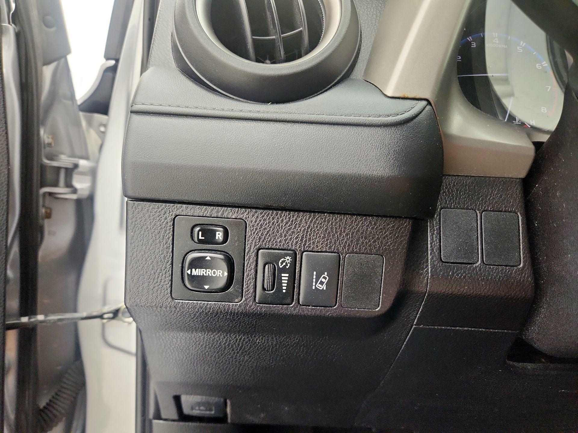 Thumbnail: 2018 Toyota RAV4 - 13