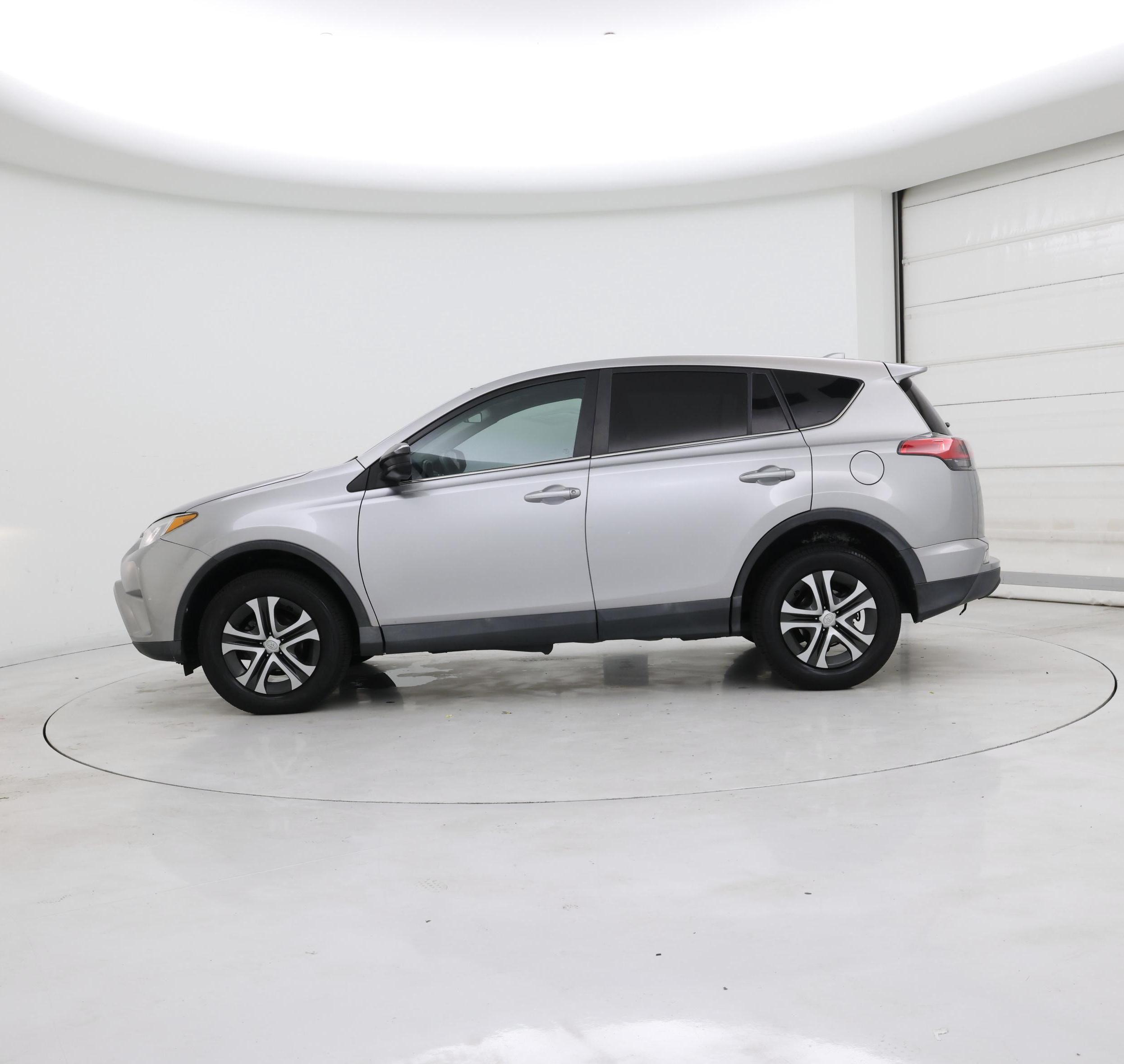 Thumbnail: 2018 Toyota RAV4 - 3