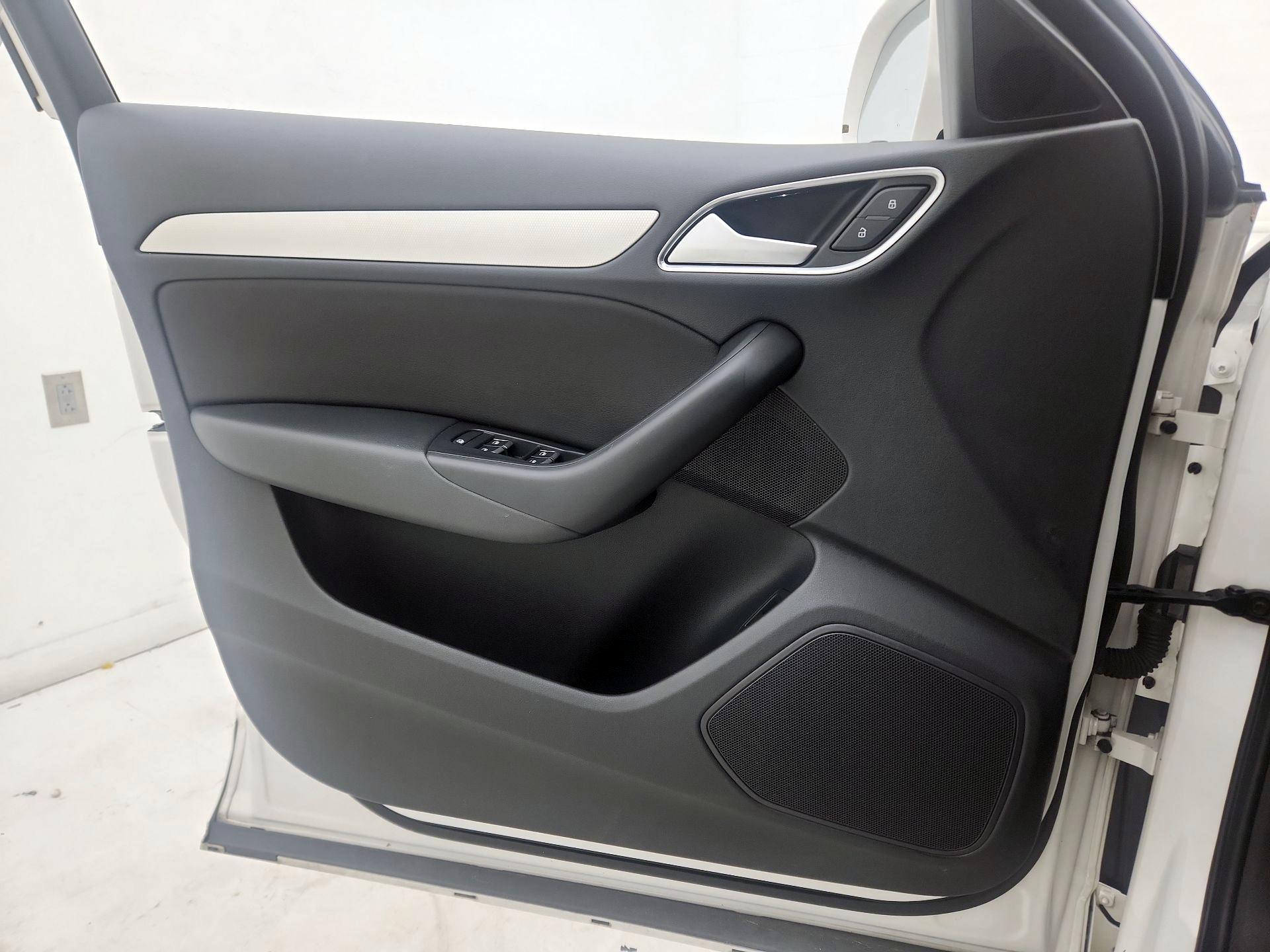 Thumbnail: 2018 Audi Q3 - 12