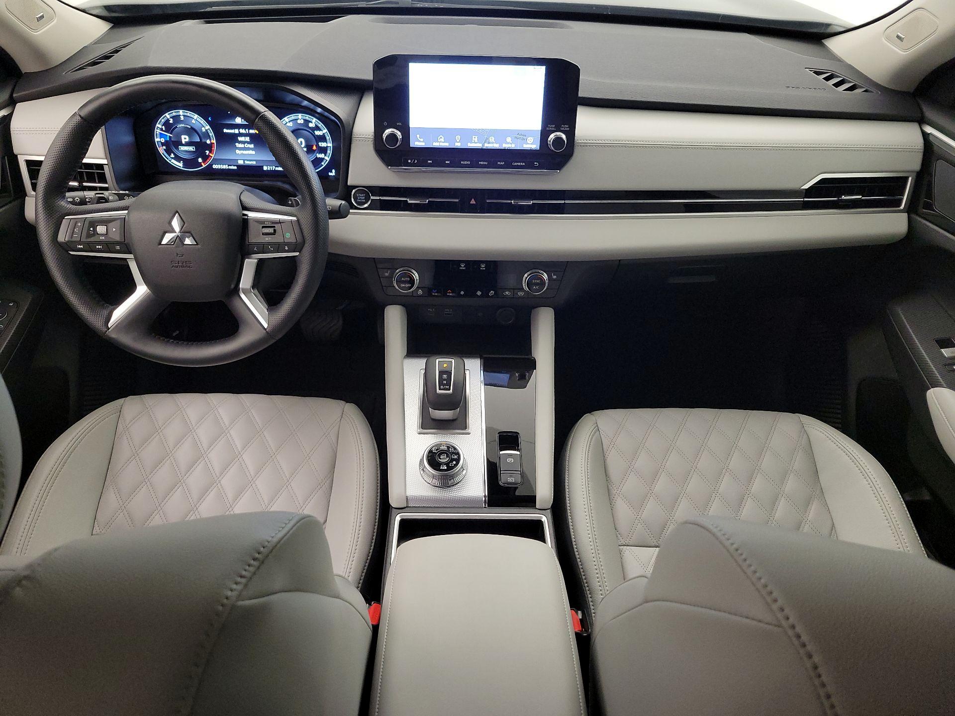 Thumbnail: 2024 Mitsubishi Outlander - 9