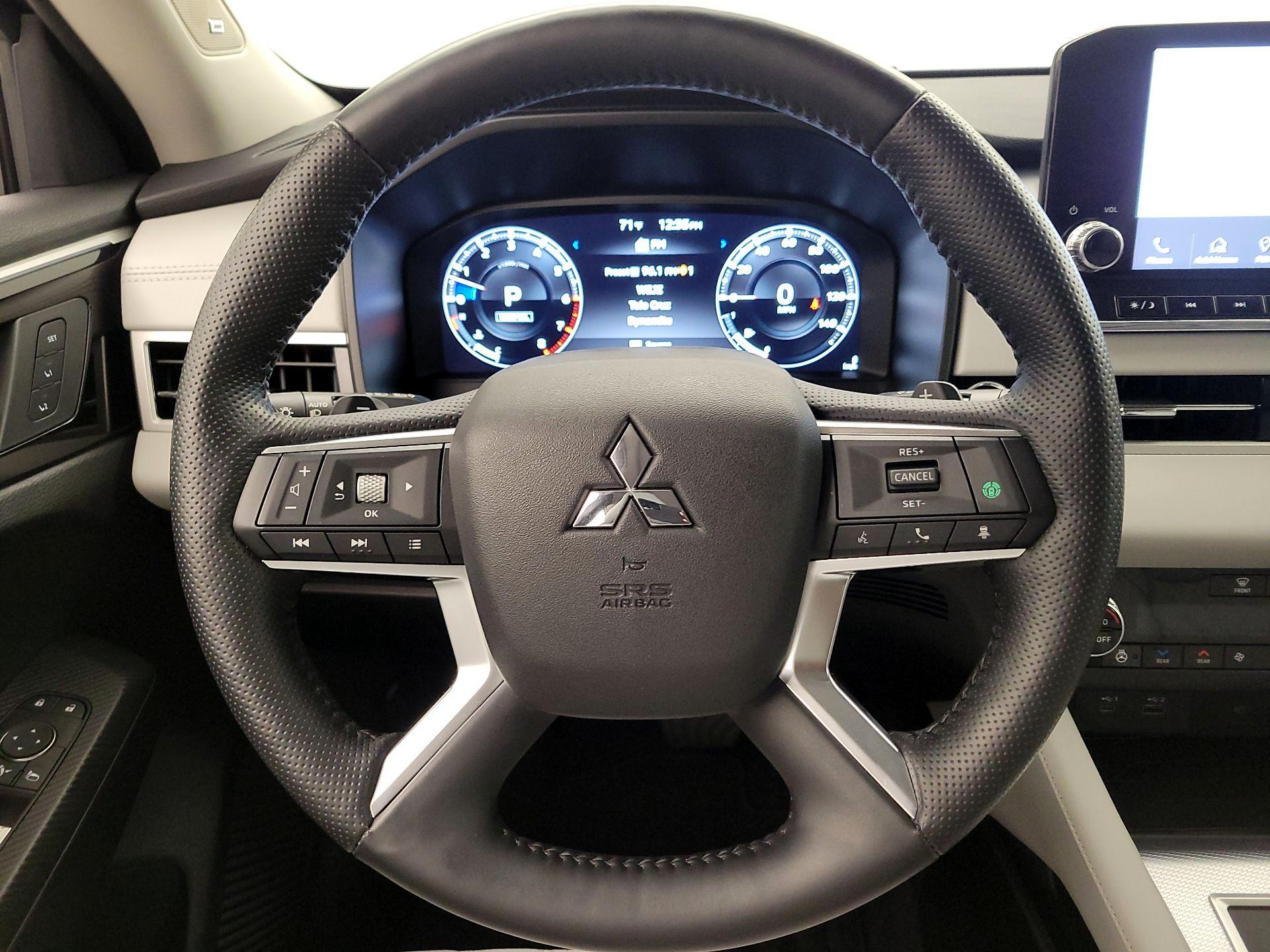 Thumbnail: 2024 Mitsubishi Outlander - 10