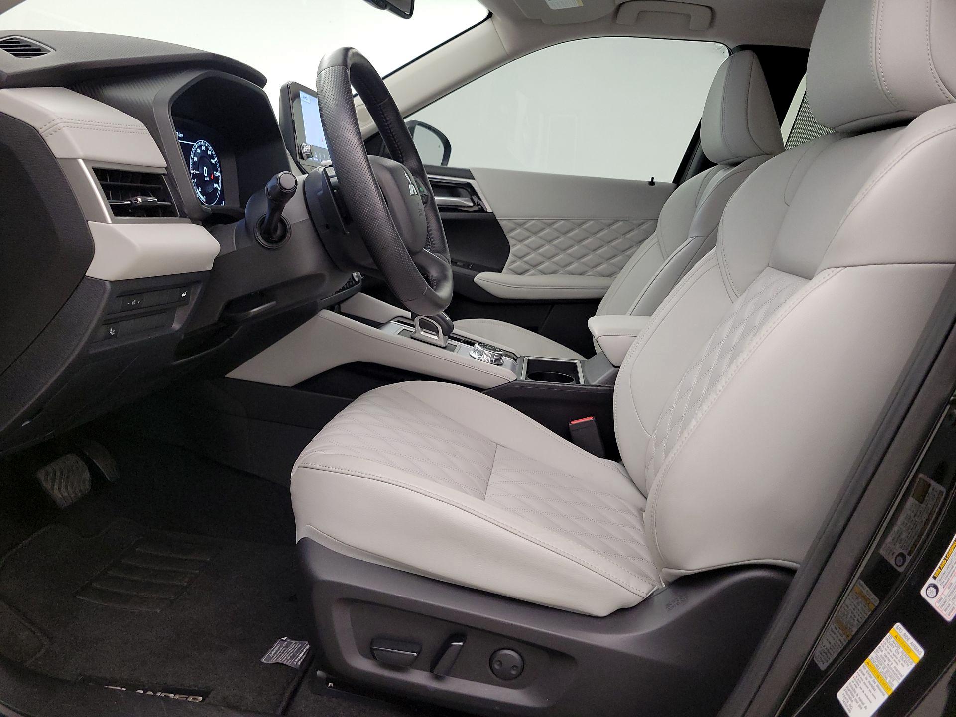 Thumbnail: 2024 Mitsubishi Outlander - 11