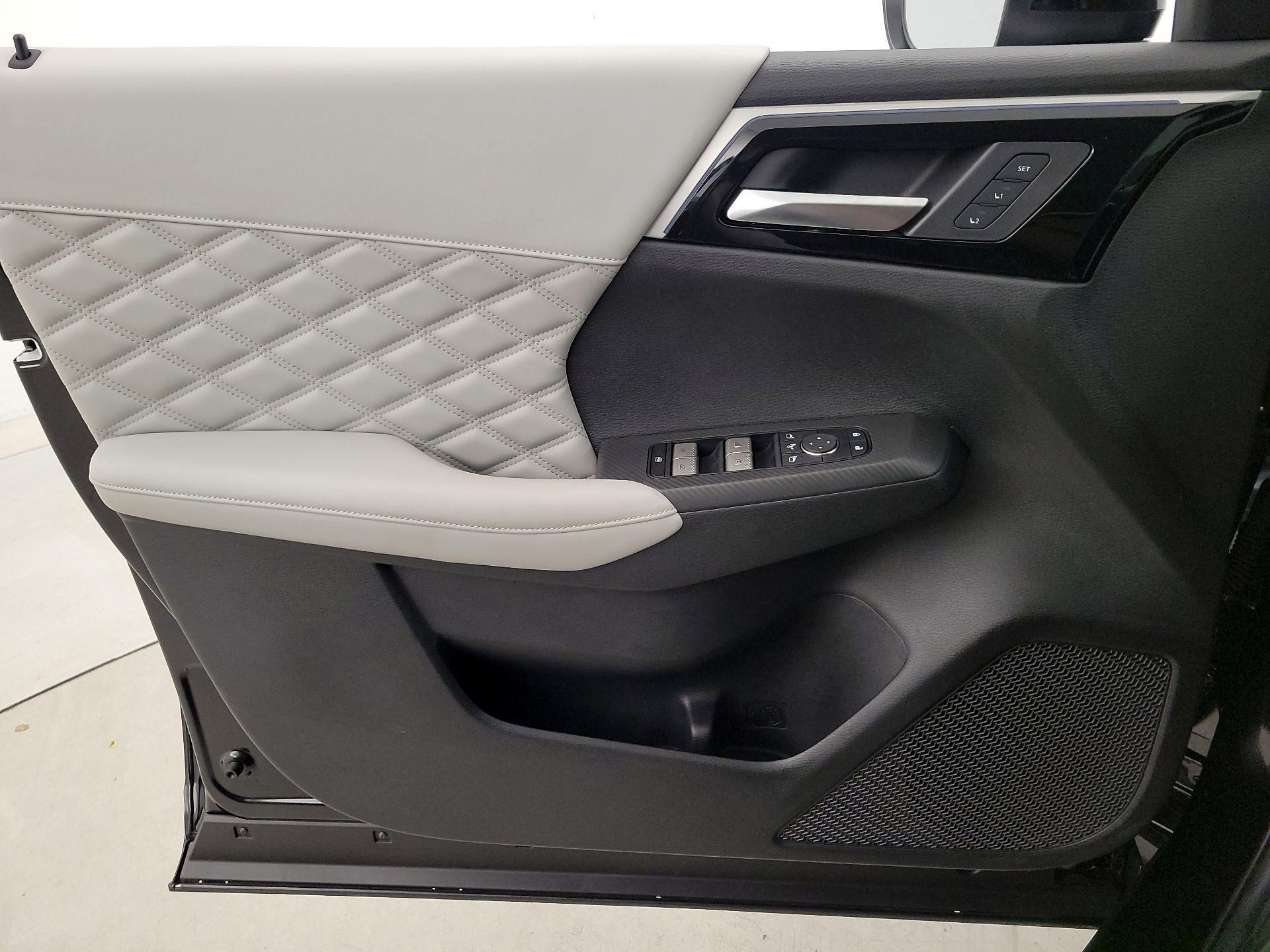 Thumbnail: 2024 Mitsubishi Outlander - 12