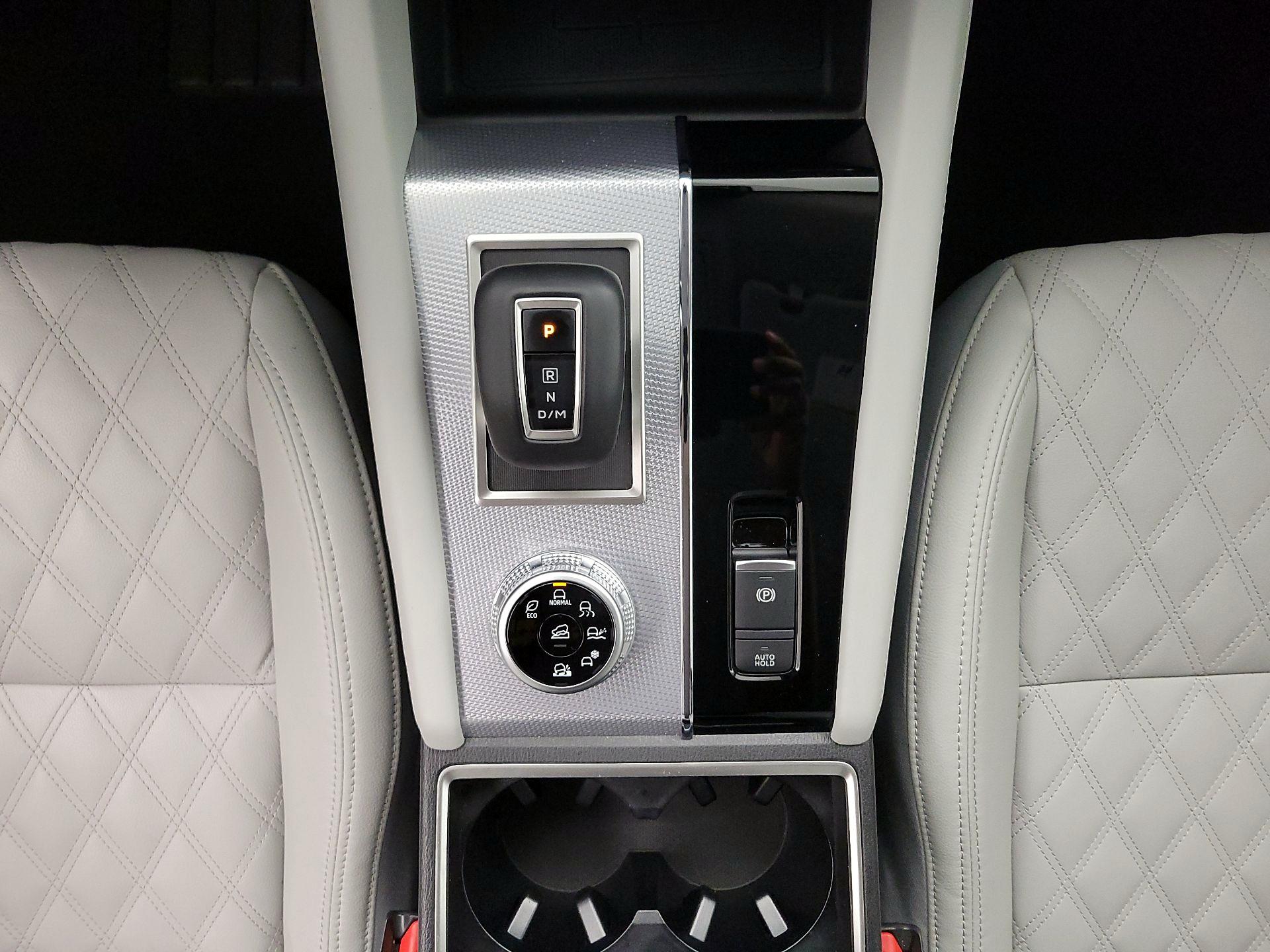 Thumbnail: 2024 Mitsubishi Outlander - 18