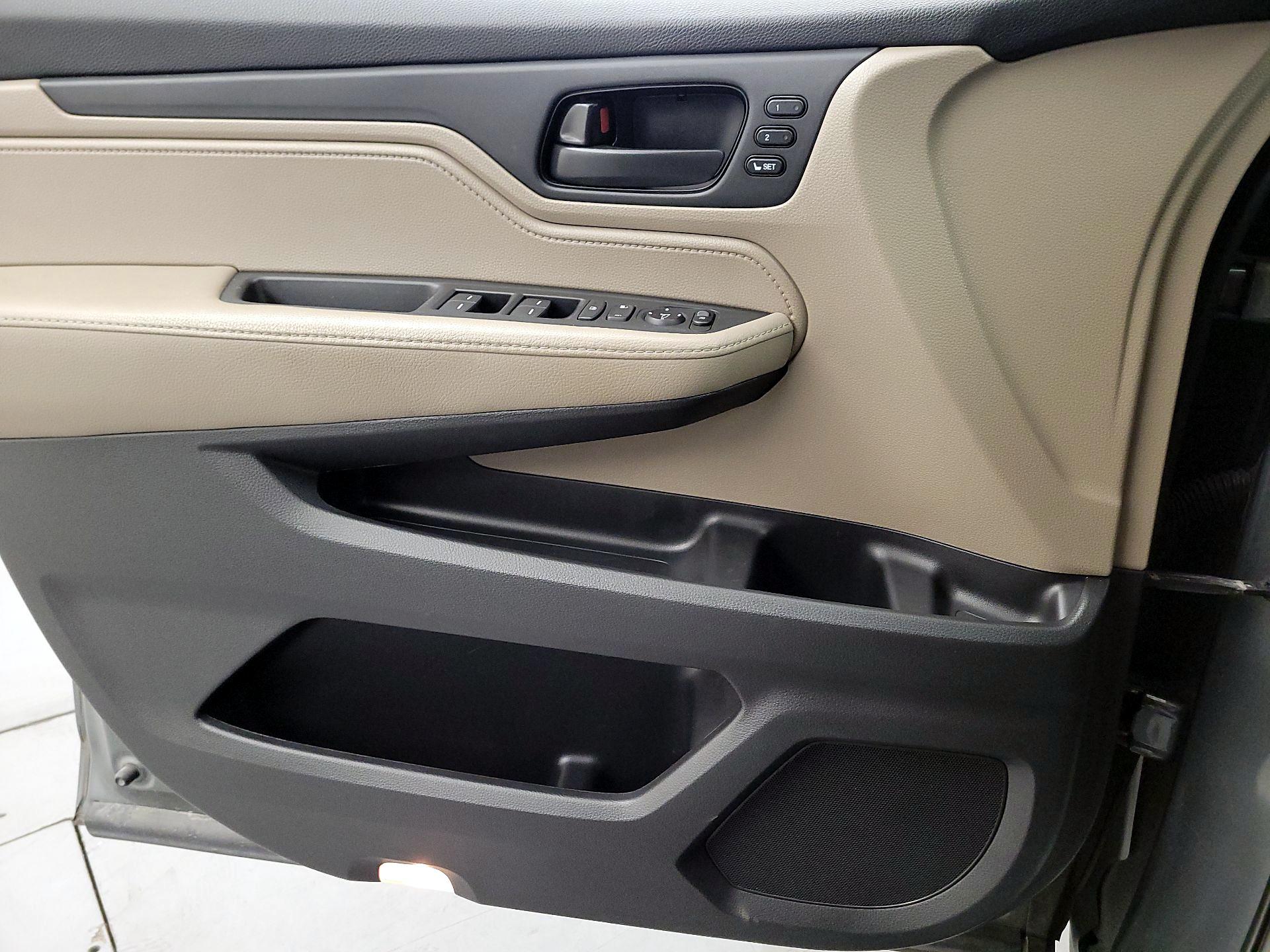 Thumbnail: 2019 Honda Odyssey - 12