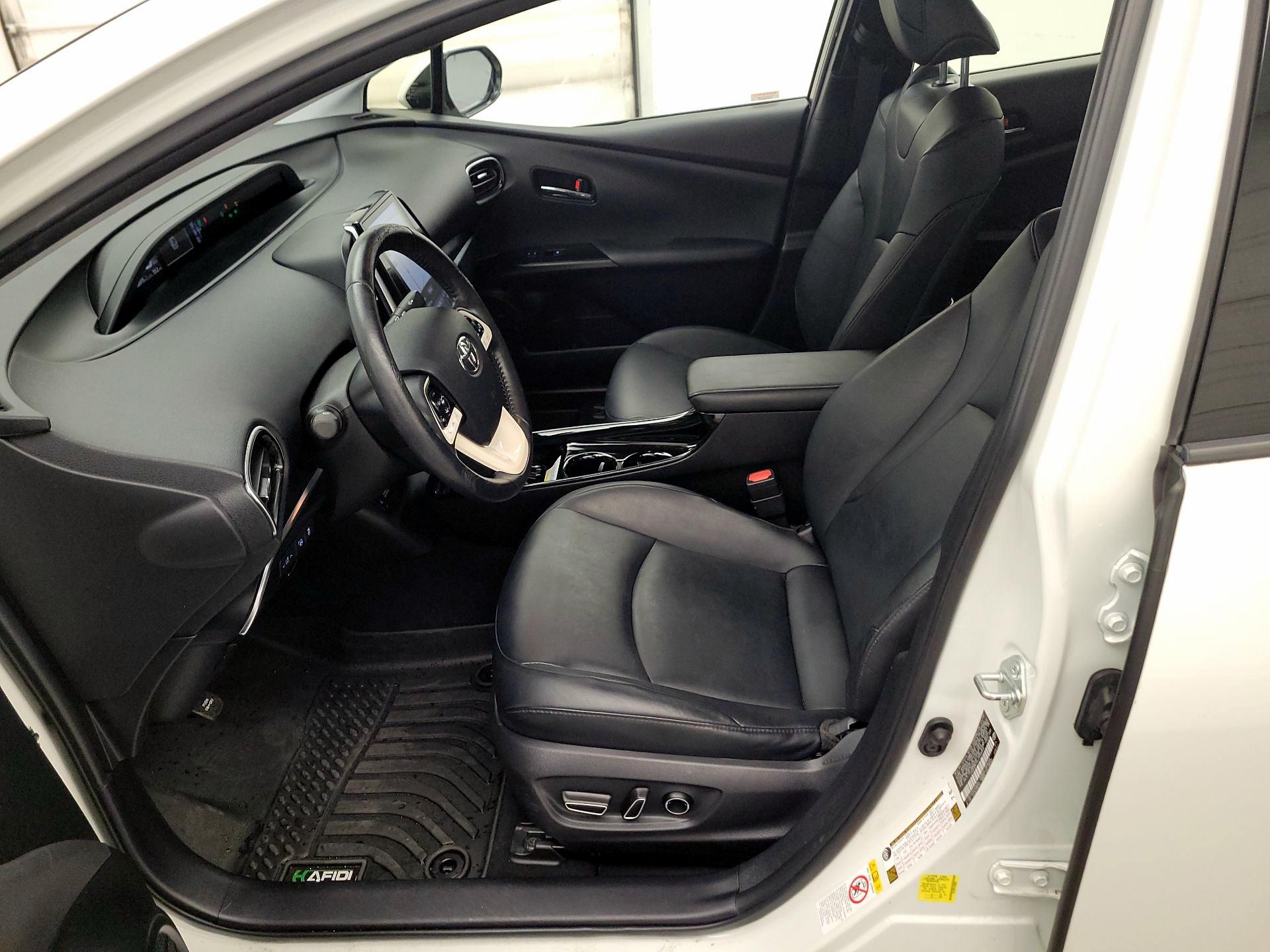 Thumbnail: 2018 Toyota Prius Prime - 11