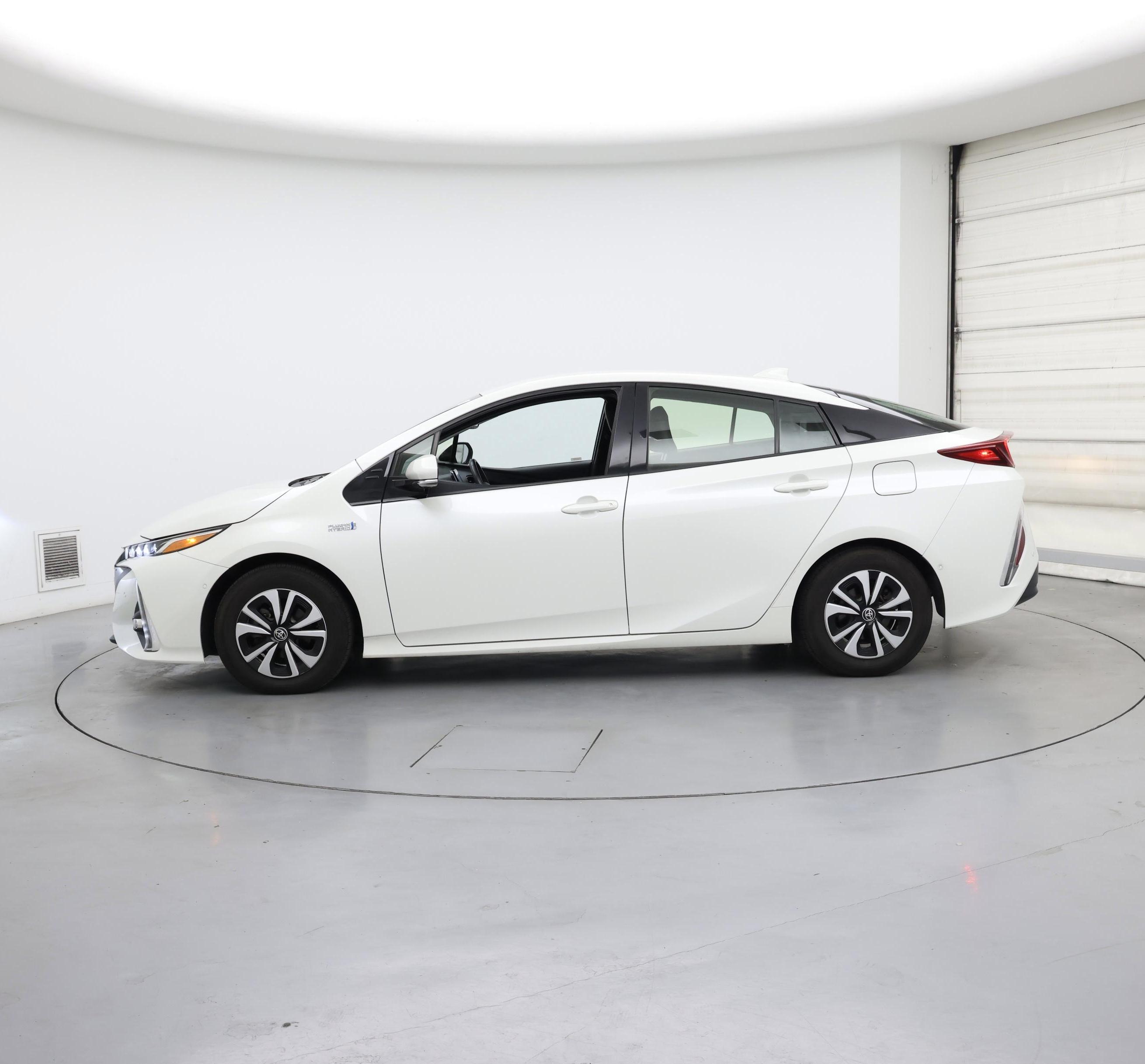 Thumbnail: 2018 Toyota Prius Prime - 3