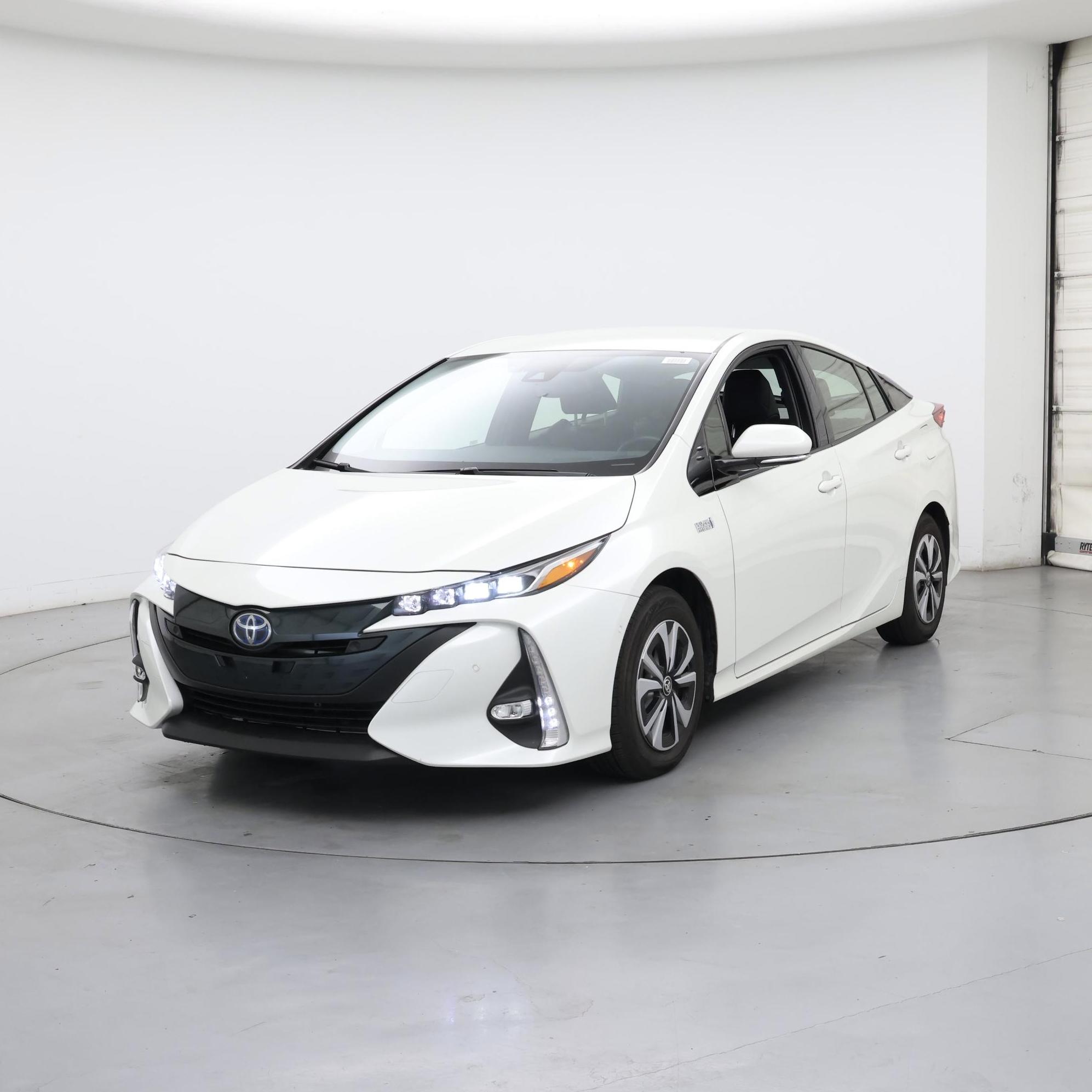 Thumbnail: 2018 Toyota Prius Prime - 4