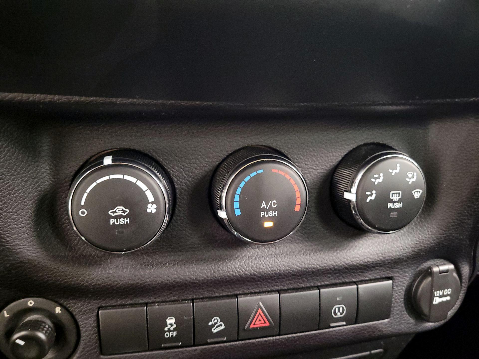 Thumbnail: 2016 Jeep Wrangler - 15