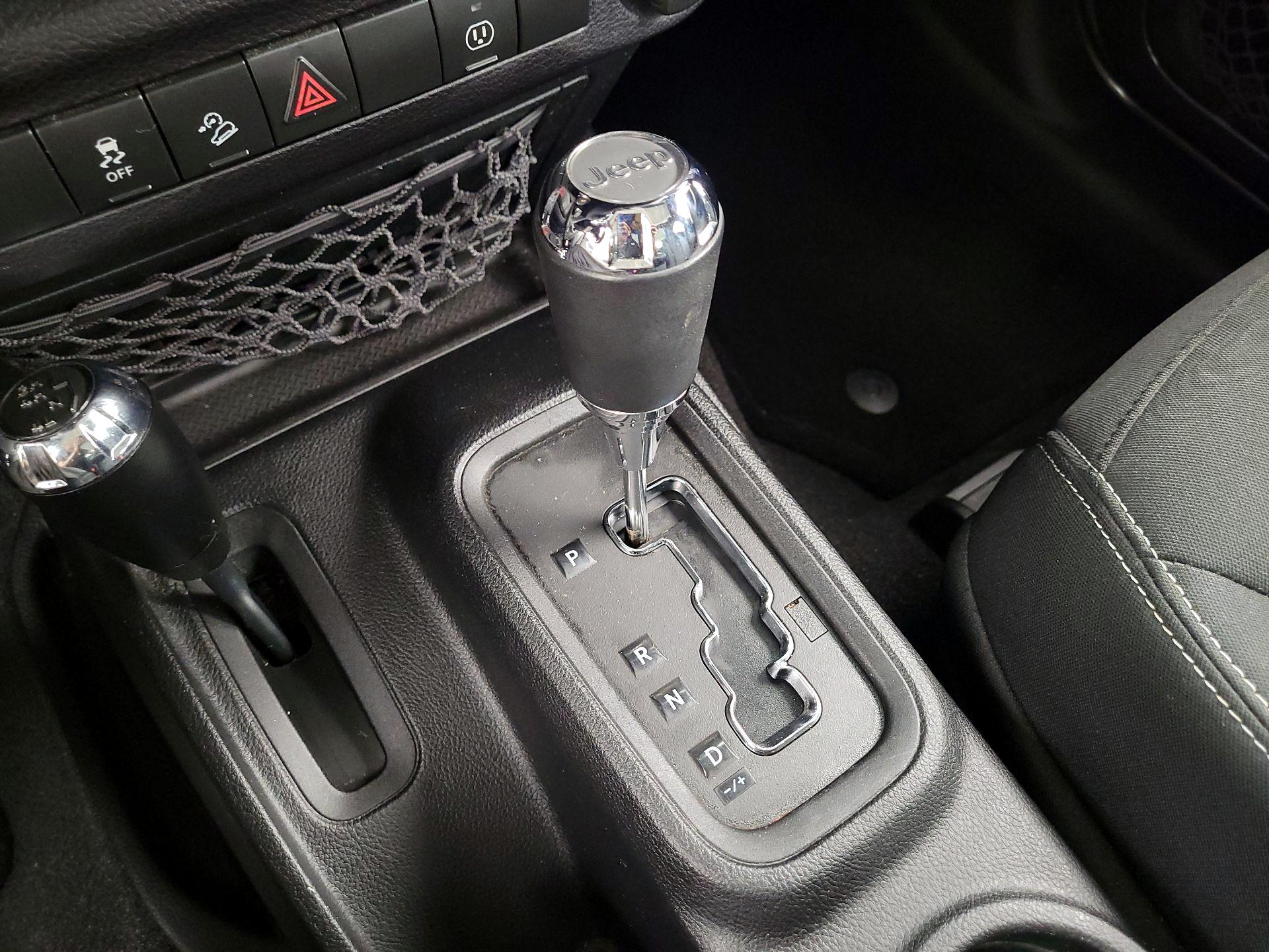 Thumbnail: 2016 Jeep Wrangler - 16