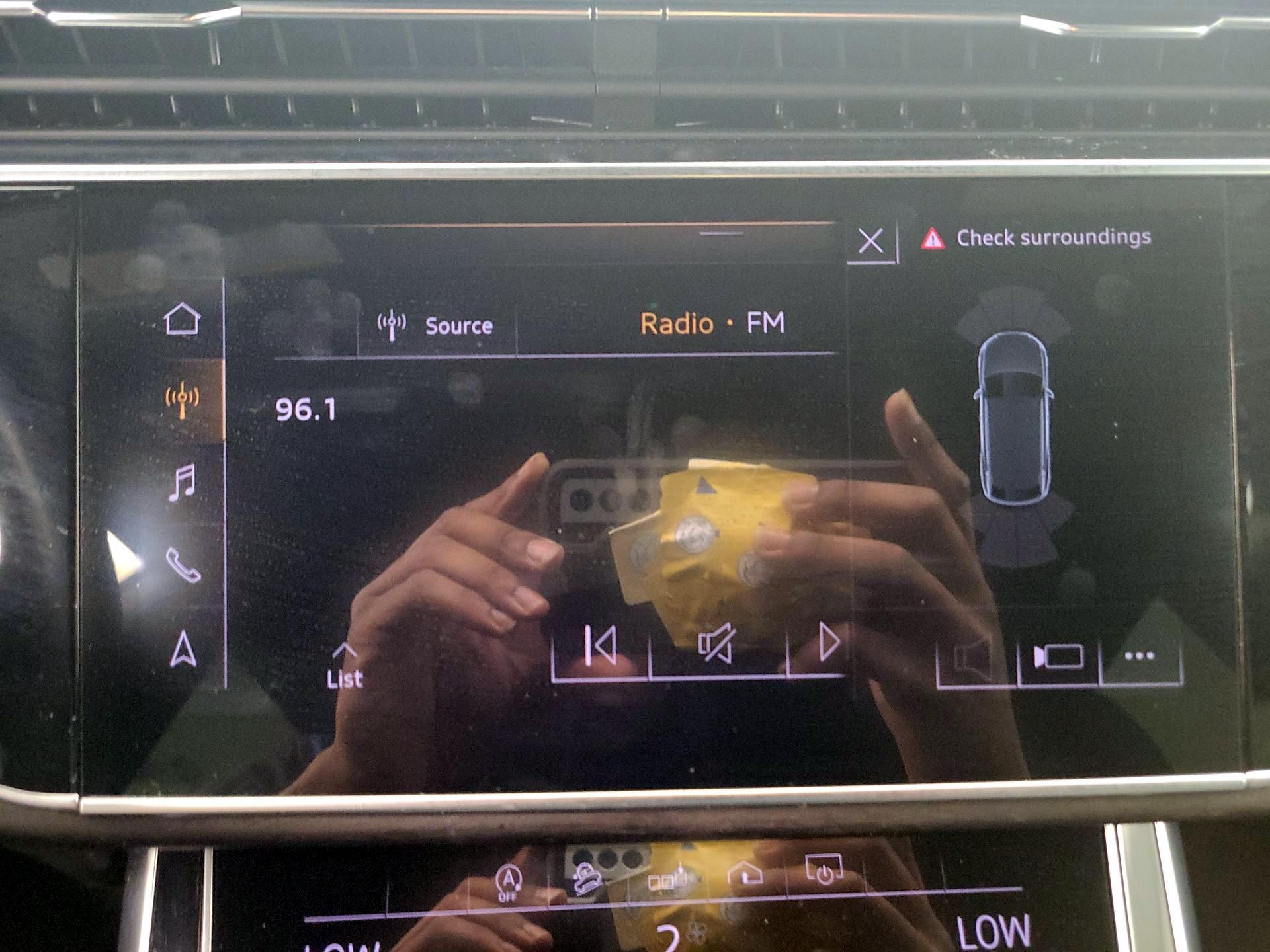 Thumbnail: 2019 Audi Q8 - 13