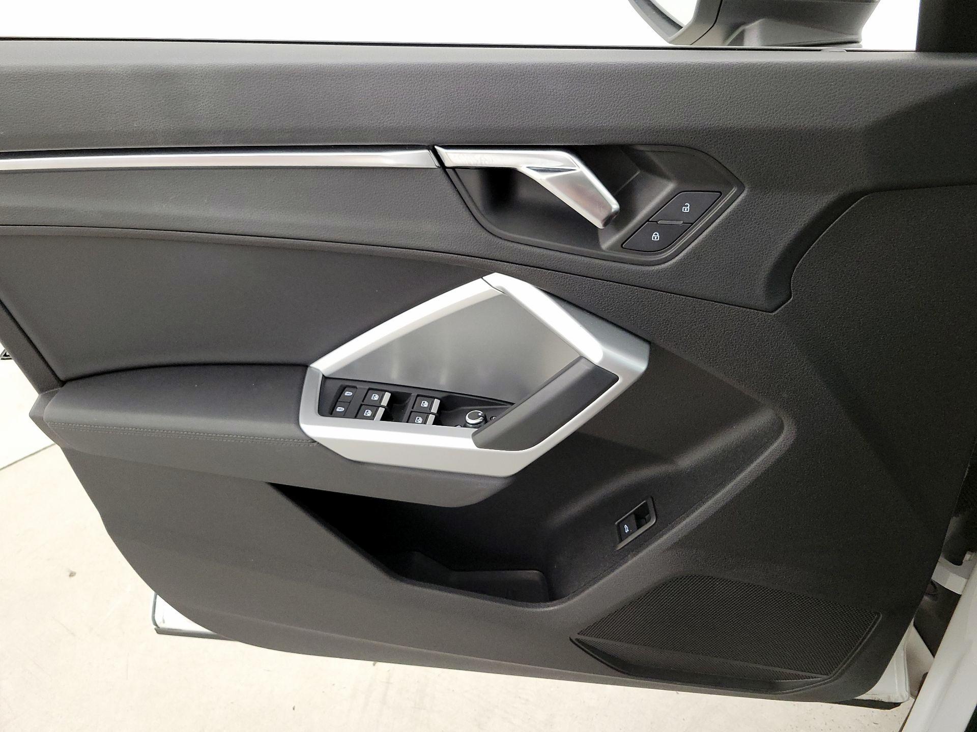 Thumbnail: 2020 Audi Q3 - 12