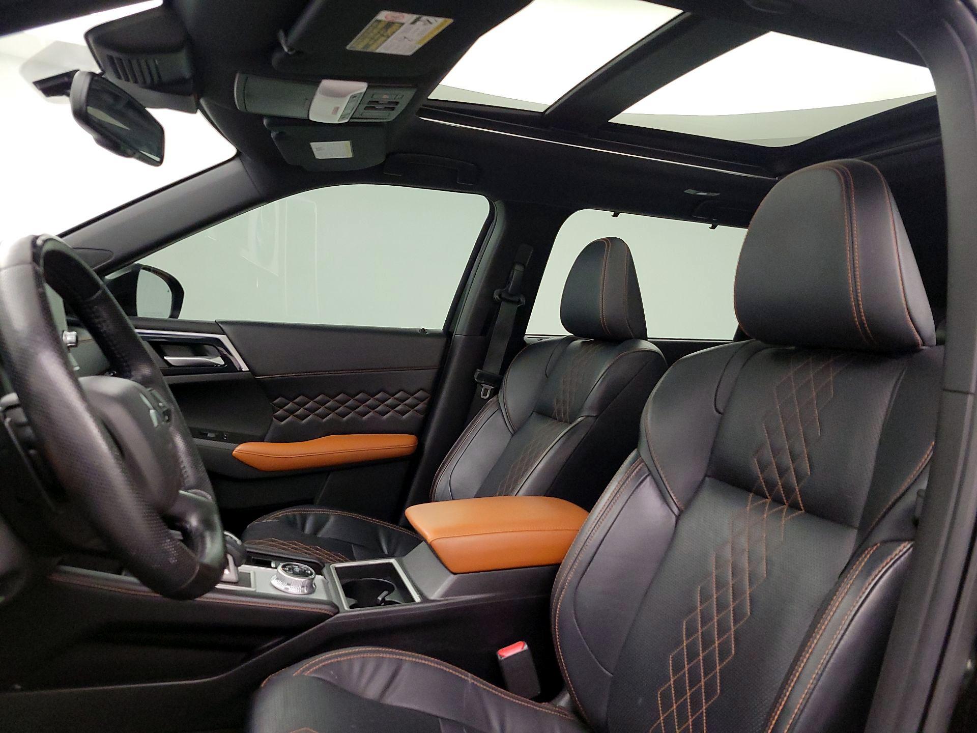Thumbnail: 2022 Mitsubishi Outlander - 19