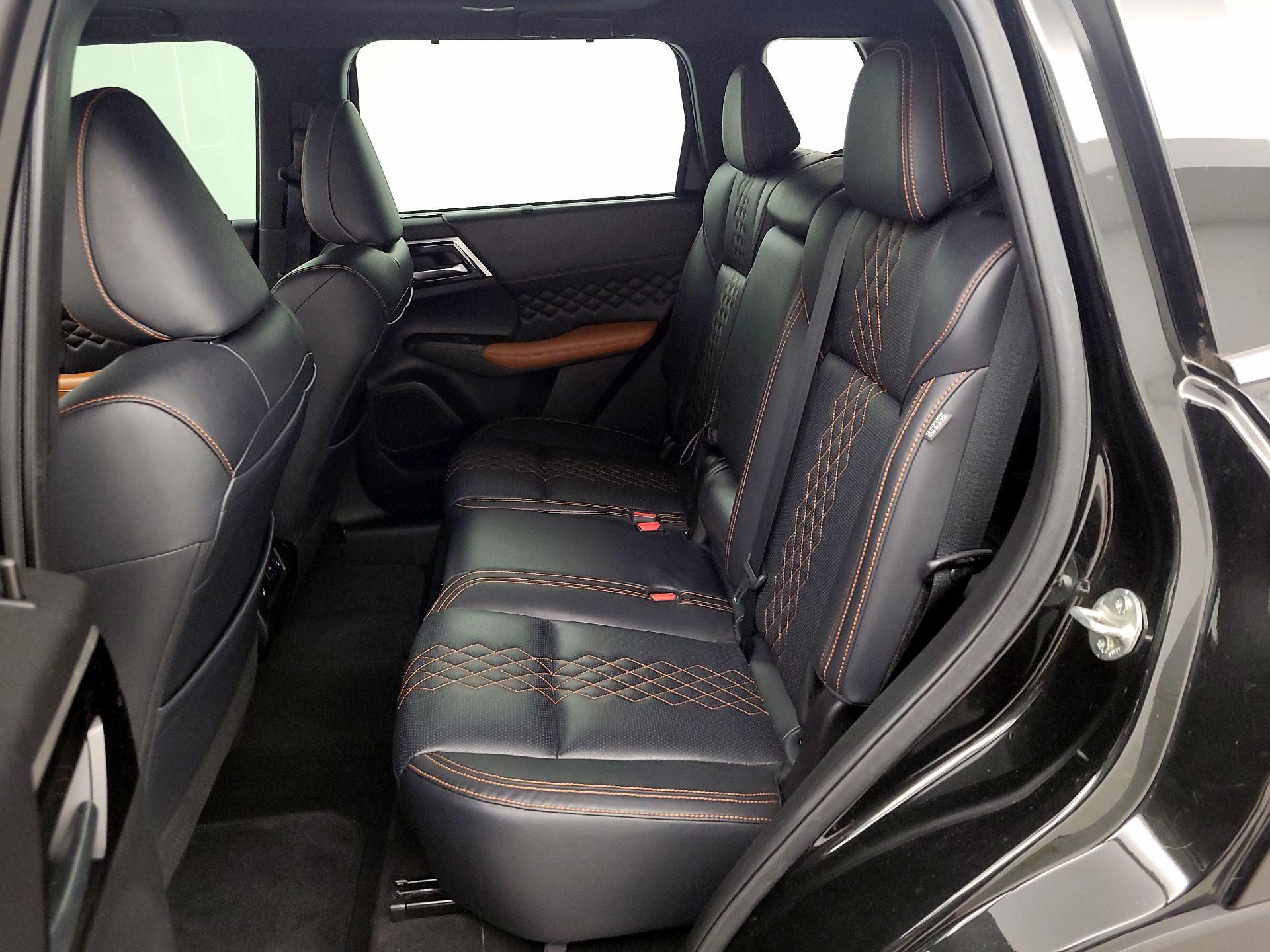 Thumbnail: 2022 Mitsubishi Outlander - 20