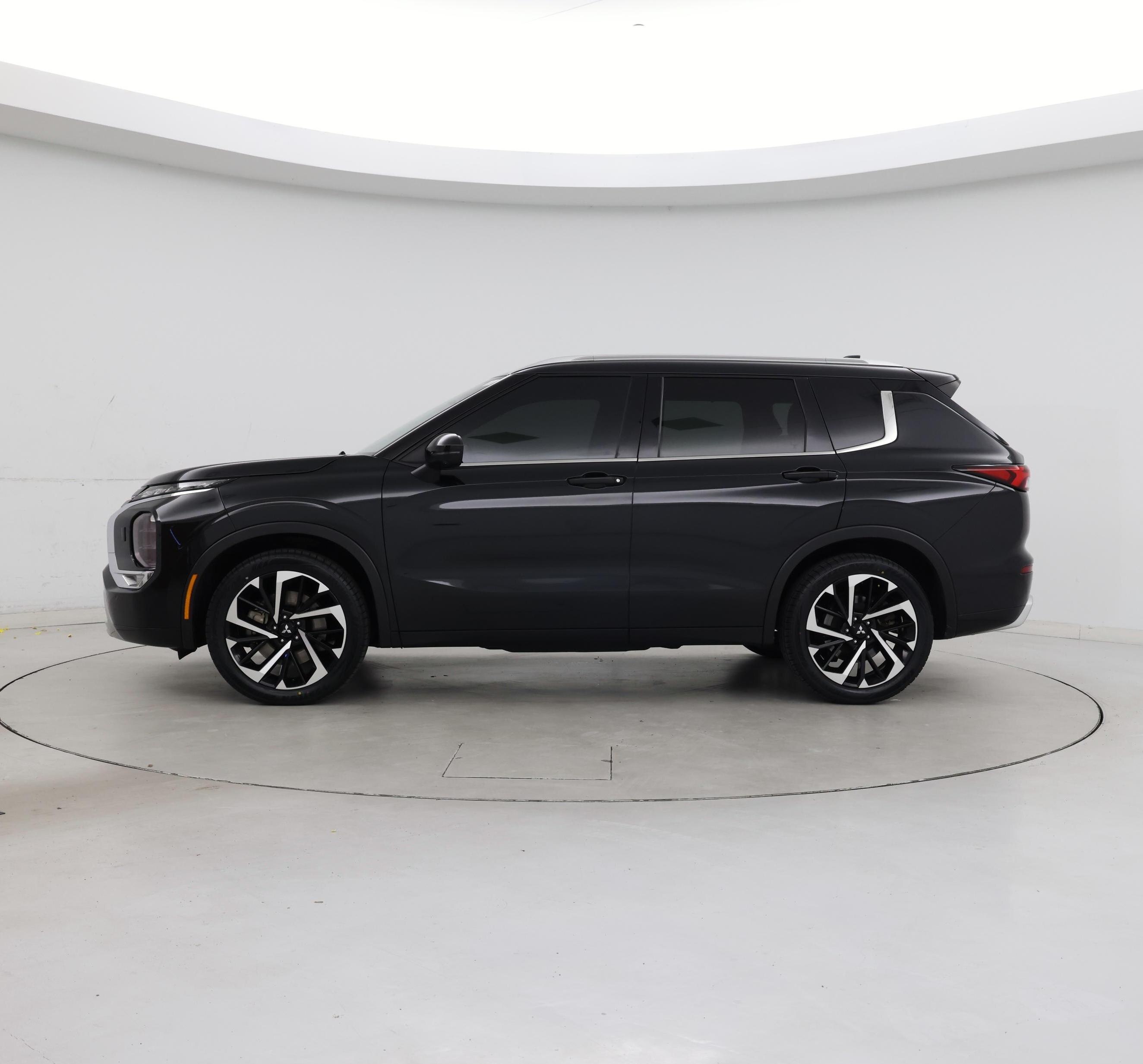 Thumbnail: 2022 Mitsubishi Outlander - 3