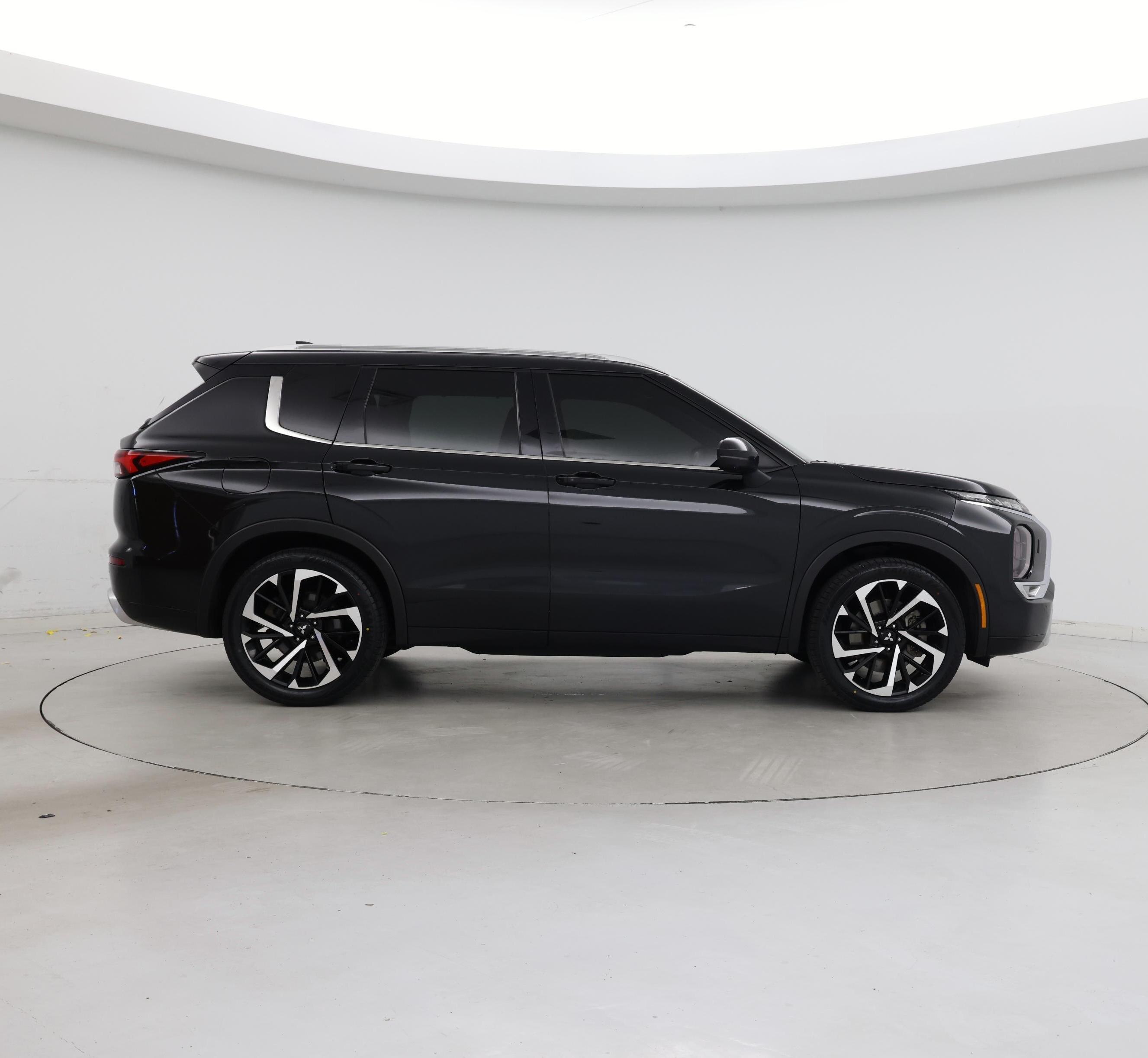 Thumbnail: 2022 Mitsubishi Outlander - 7