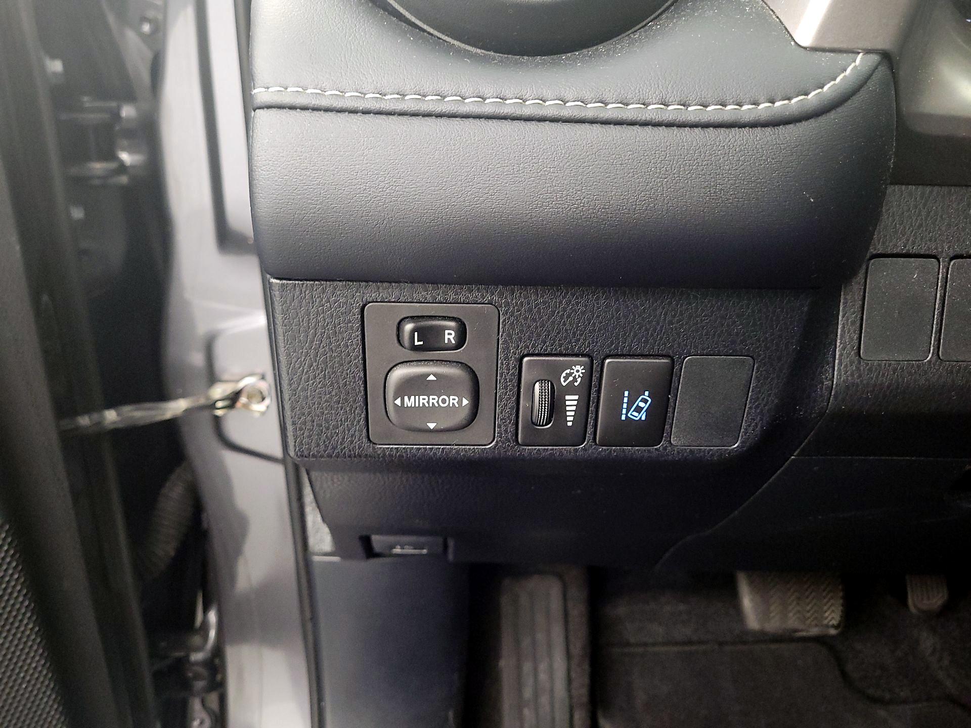 Thumbnail: 2018 Toyota RAV4 - 13