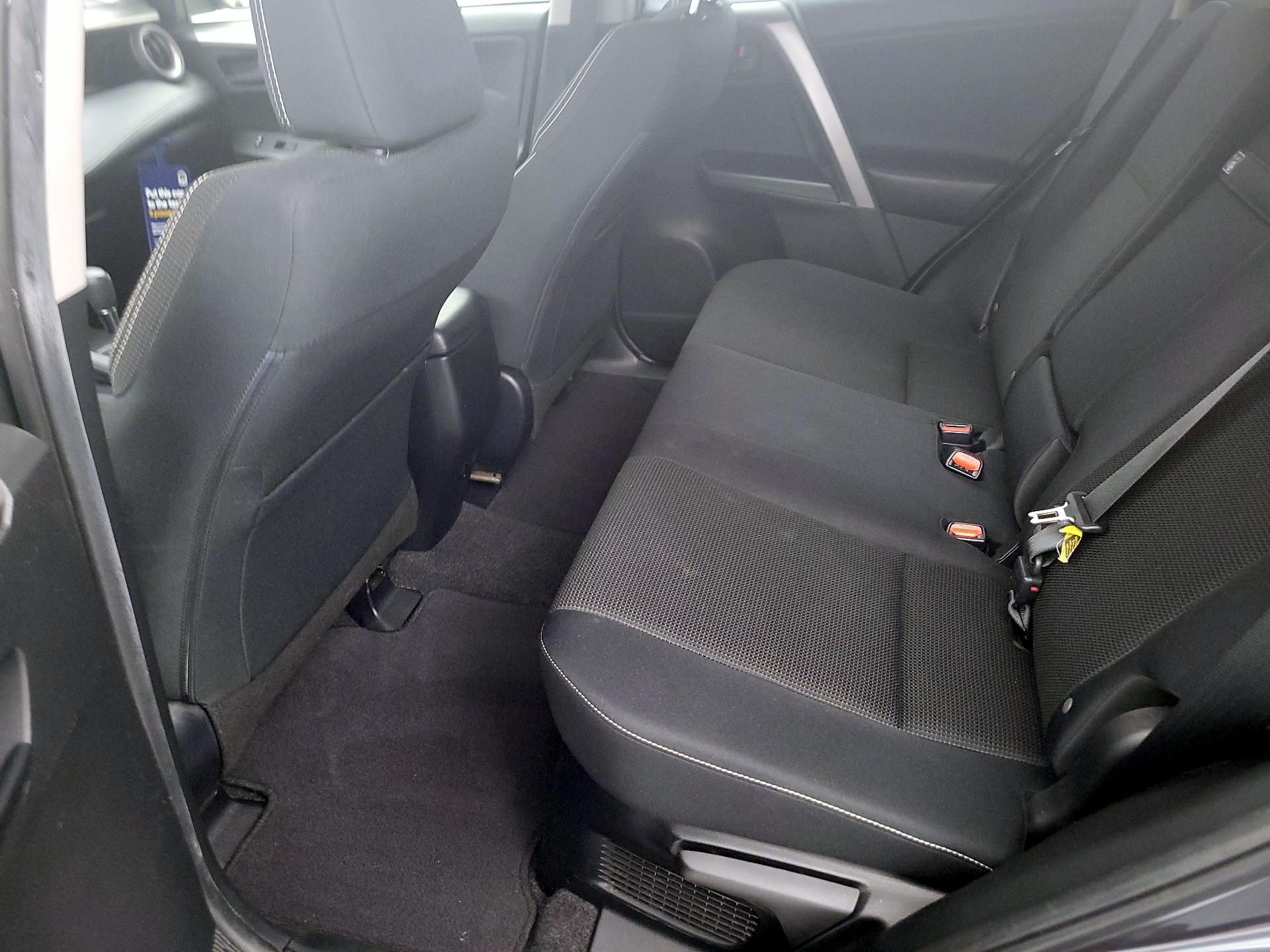 Thumbnail: 2018 Toyota RAV4 - 18