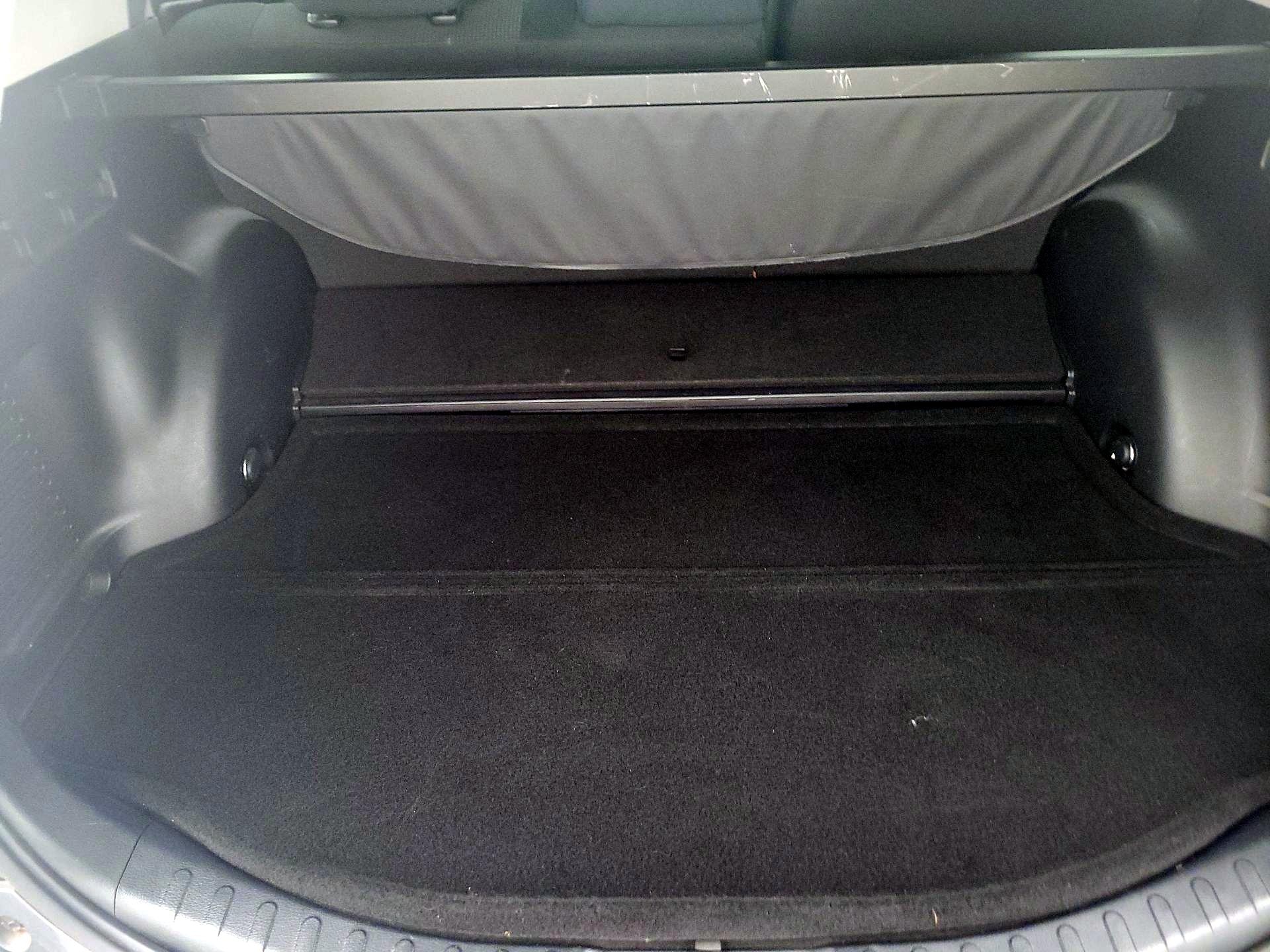 Thumbnail: 2018 Toyota RAV4 - 19