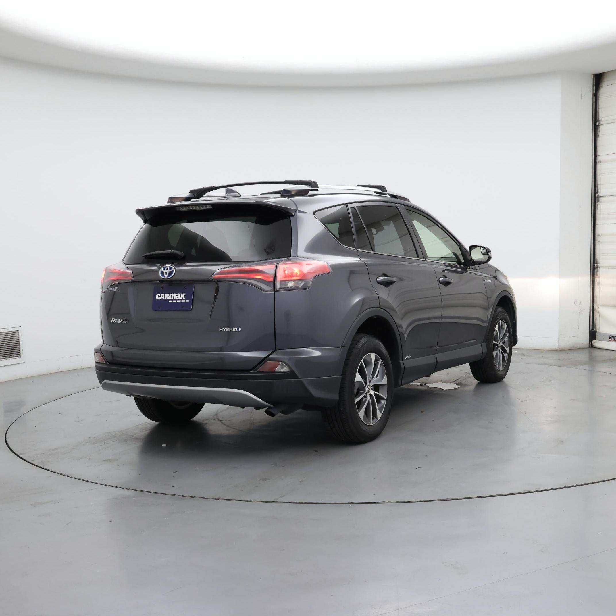 Thumbnail: 2018 Toyota RAV4 - 8