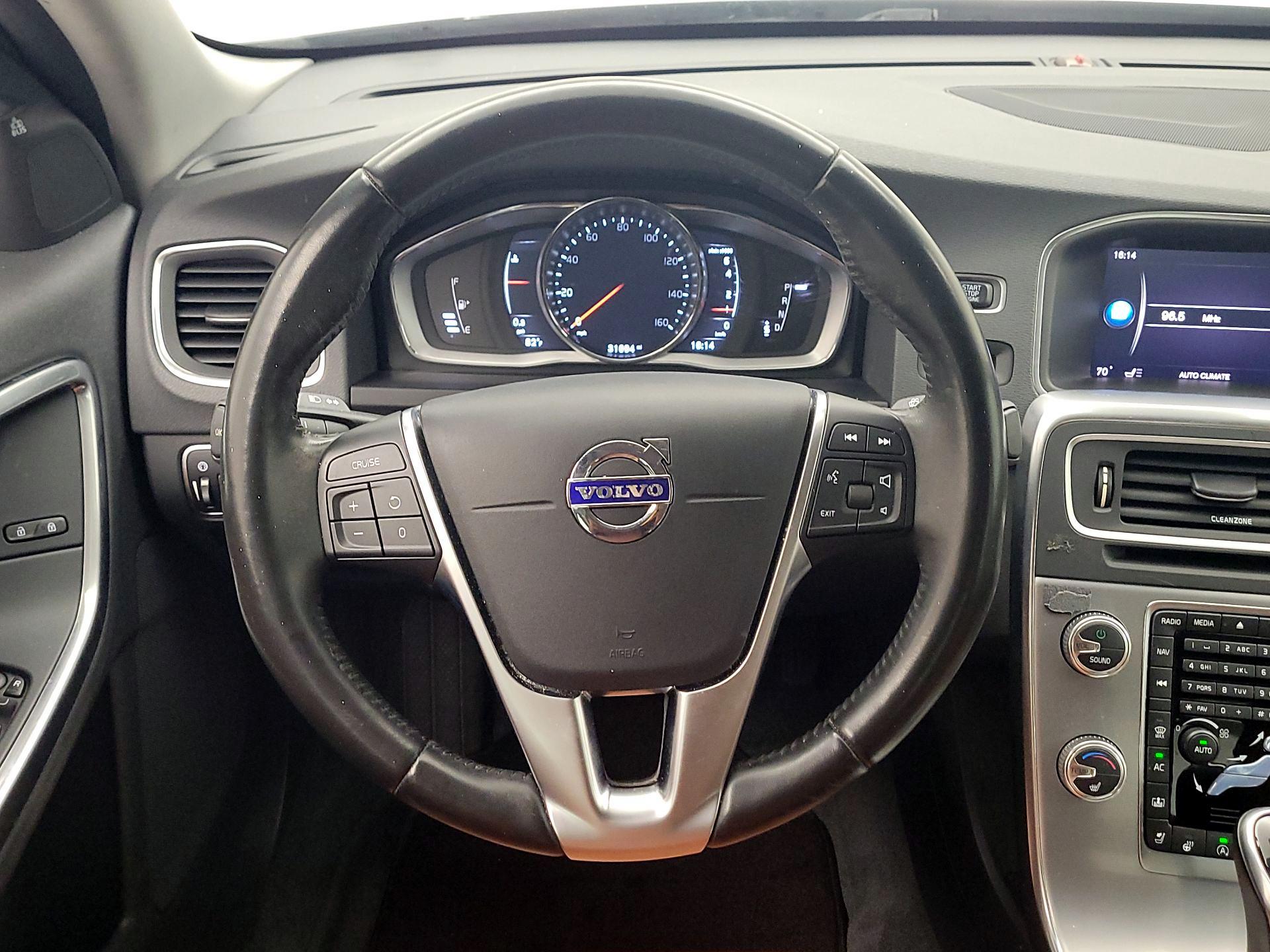 Thumbnail: 2018 Volvo S60 - 10
