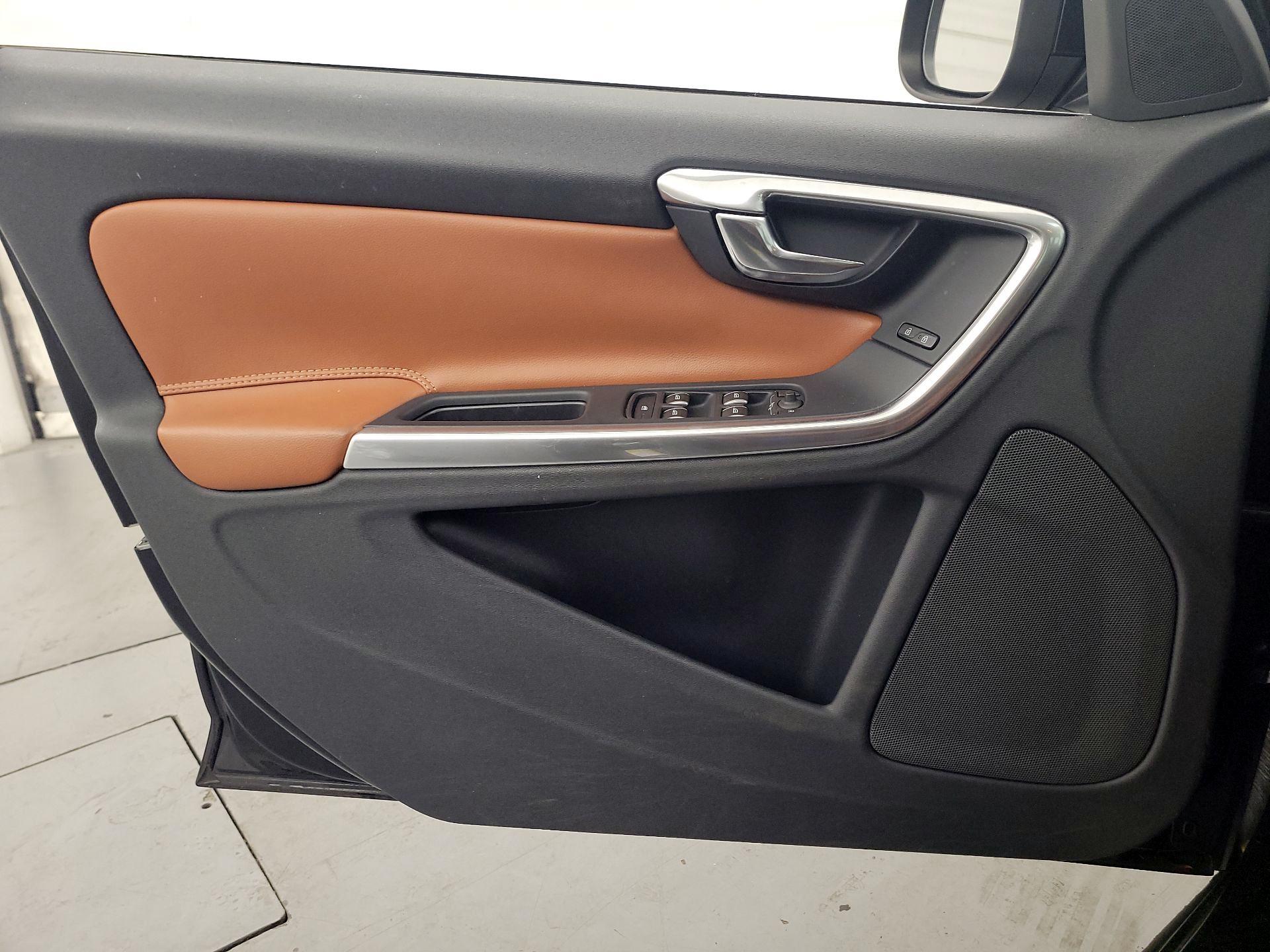 Thumbnail: 2018 Volvo S60 - 12