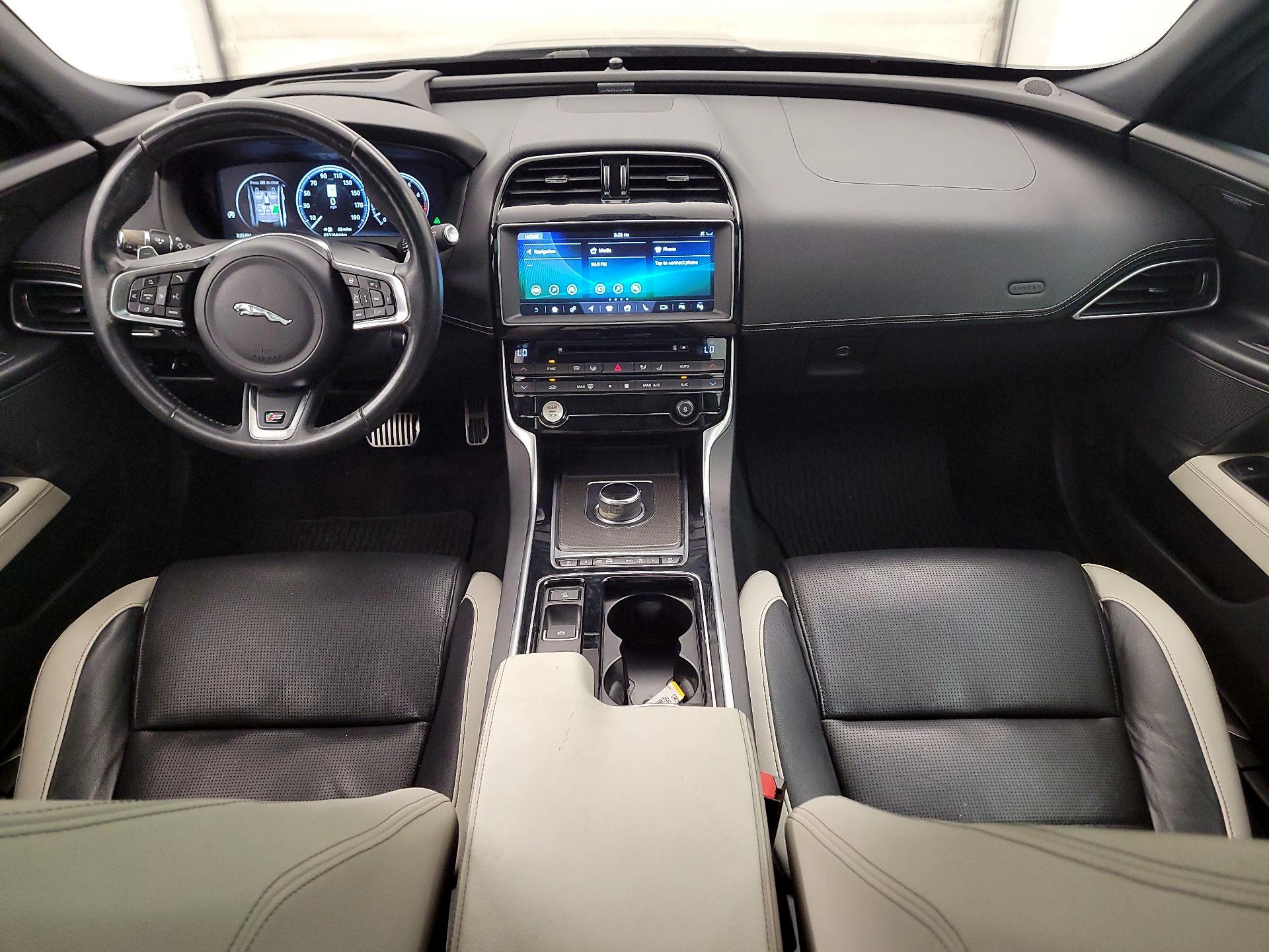 Thumbnail: 2019 Jaguar XE - 9