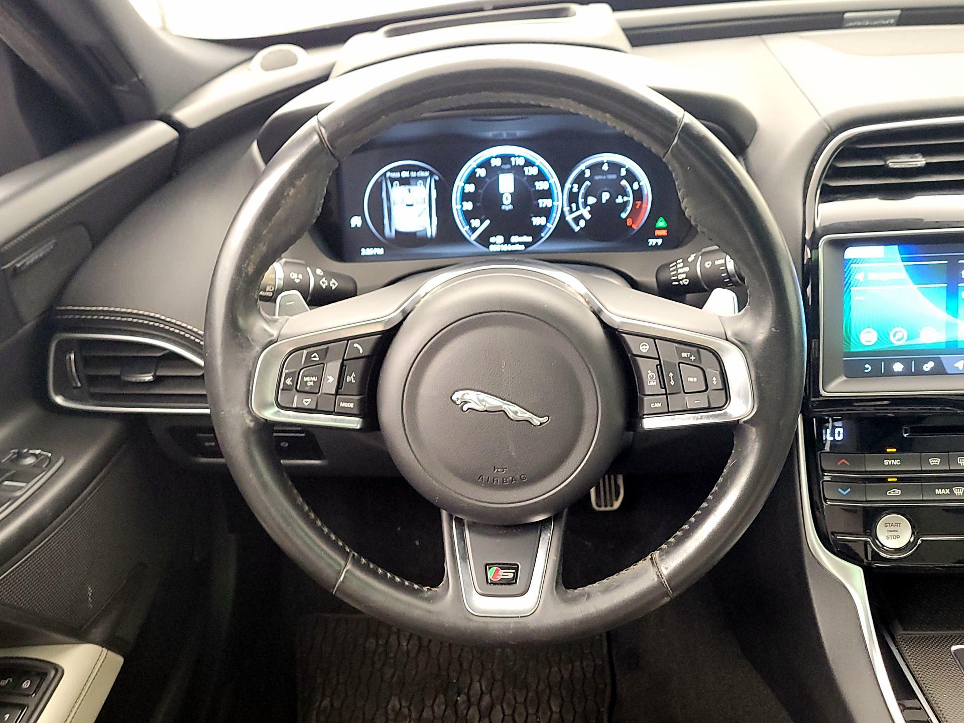 Thumbnail: 2019 Jaguar XE - 10